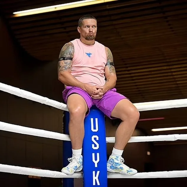 @usykaa | Circa 2023
A pair created for camp that never made it to the feed 
Nike tawa with a Honeycomb @rtfight_com design

#Usyk #CustomBoots #ArtOfWarStudio #BoxingBoots #NikeMachomai #RingReady #FightCamp #OneOfOne #BoxingCraft #BespokeDesign #Ma