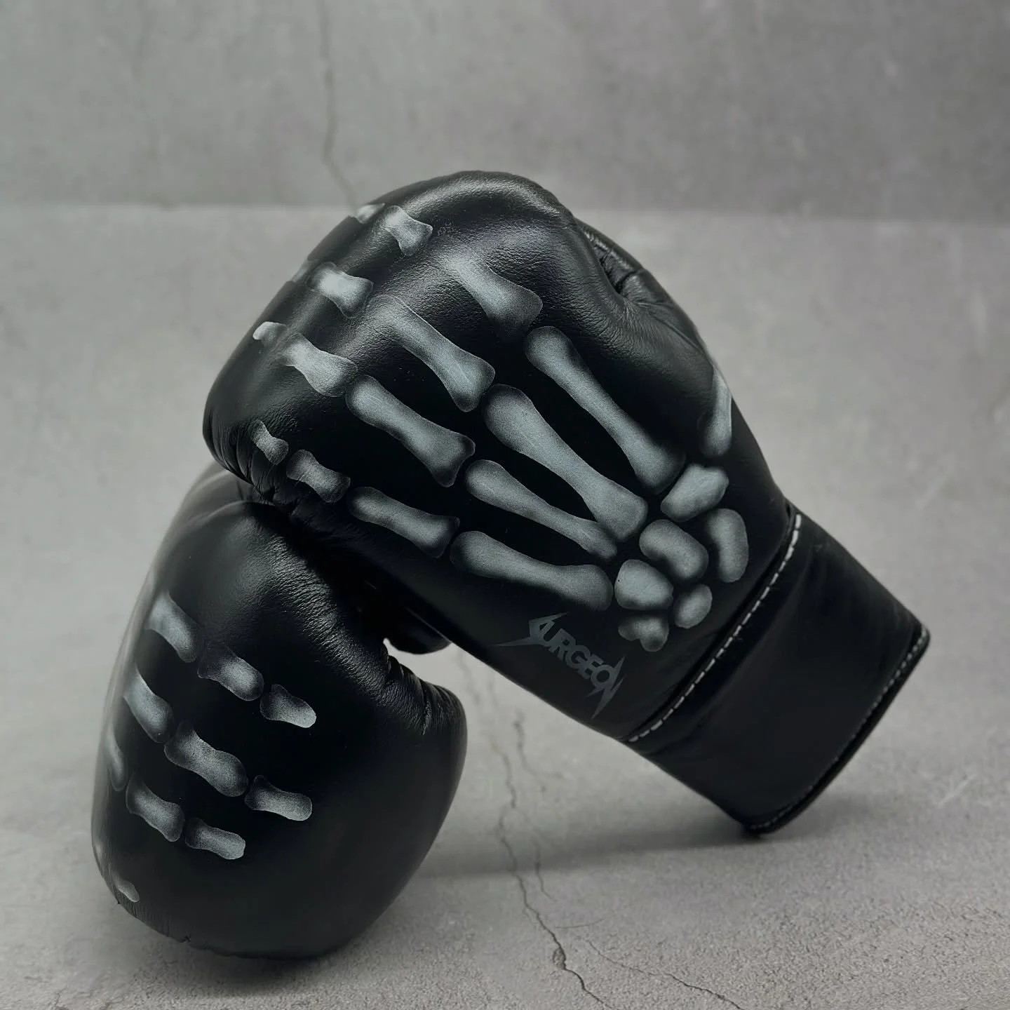 Circa 2024 @benwhittaker the OG skeleton kit, bespoke skeleton gloves and boots to pair perfectly with a full skeleton kit ☠️

#benwhittaker #artofwarstuido #aowstudio #skeleton #skeletongloves #skeletonkit #customboxingboots #customboxinggloves #cus