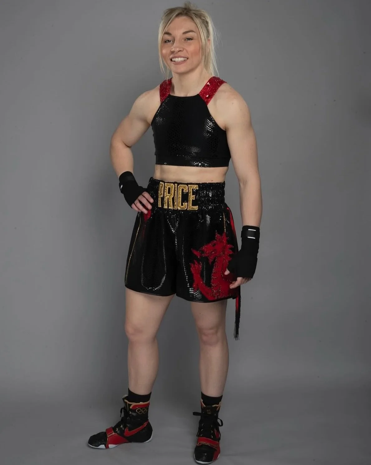 One of one Nike hyper Ko 1 created for the lucky one @laurenprice 🏴󠁧󠁢󠁷󠁬󠁳󠁿 

#customboxingboots #boxing #boxingboots #Welsh #laurenprice