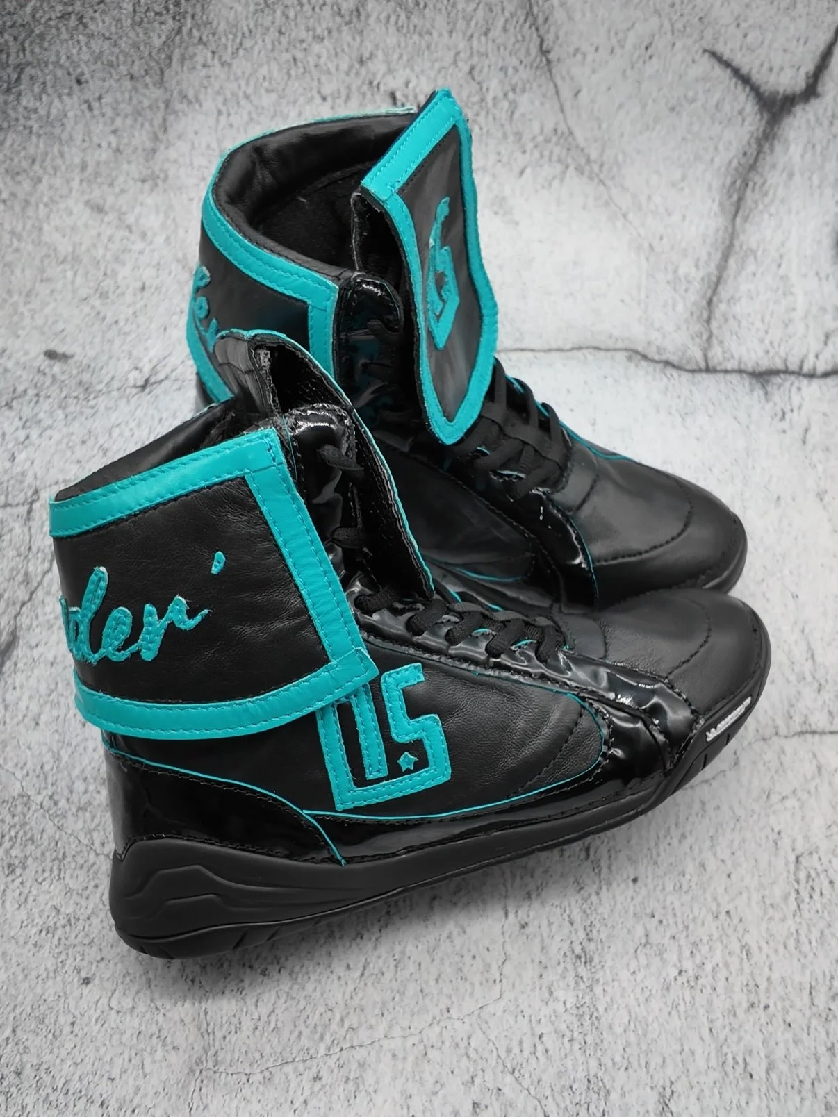 A closer look at the Reconstructed Everlast Elites. 
Made into the iconic Mizuno mid-cut fold style for @_daltonsmith08 ensuring a precise 1:1 scale with meticulous measurements taken directly from the original boot.

A perfect blend of comfortabilit