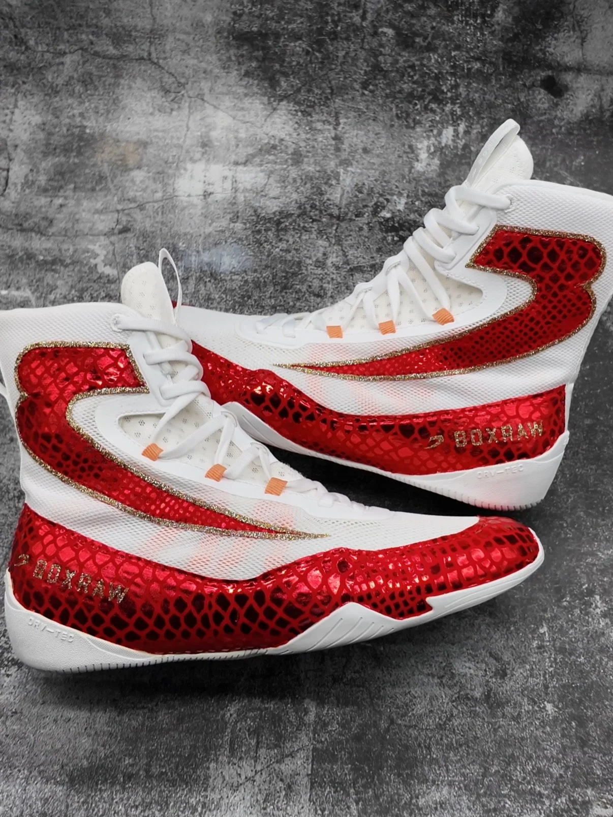 Bespoke Boxraw Impello boots created for @el_tigre_orobio ahead of the Ring III card at Louis Armstrong Stadium, Queens, New York on July 12th 2025. 

The pair was commissioned by @boxraw and @ringmagazine, reconstructed using metallic python materia