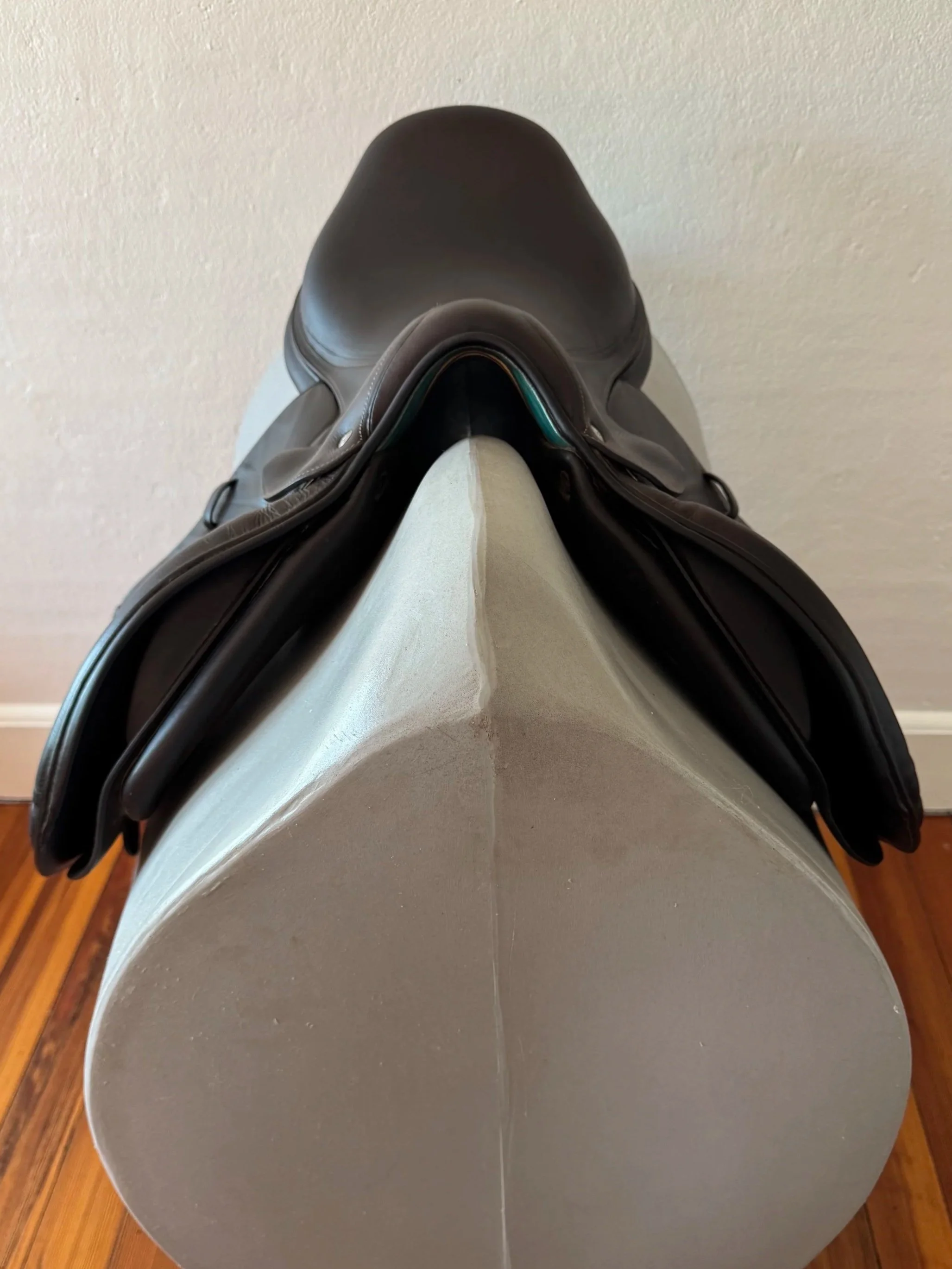 18" Voltaire Stuttgart PRO Saddle - 2018 - 3A - Full Buffalo - Front Panels