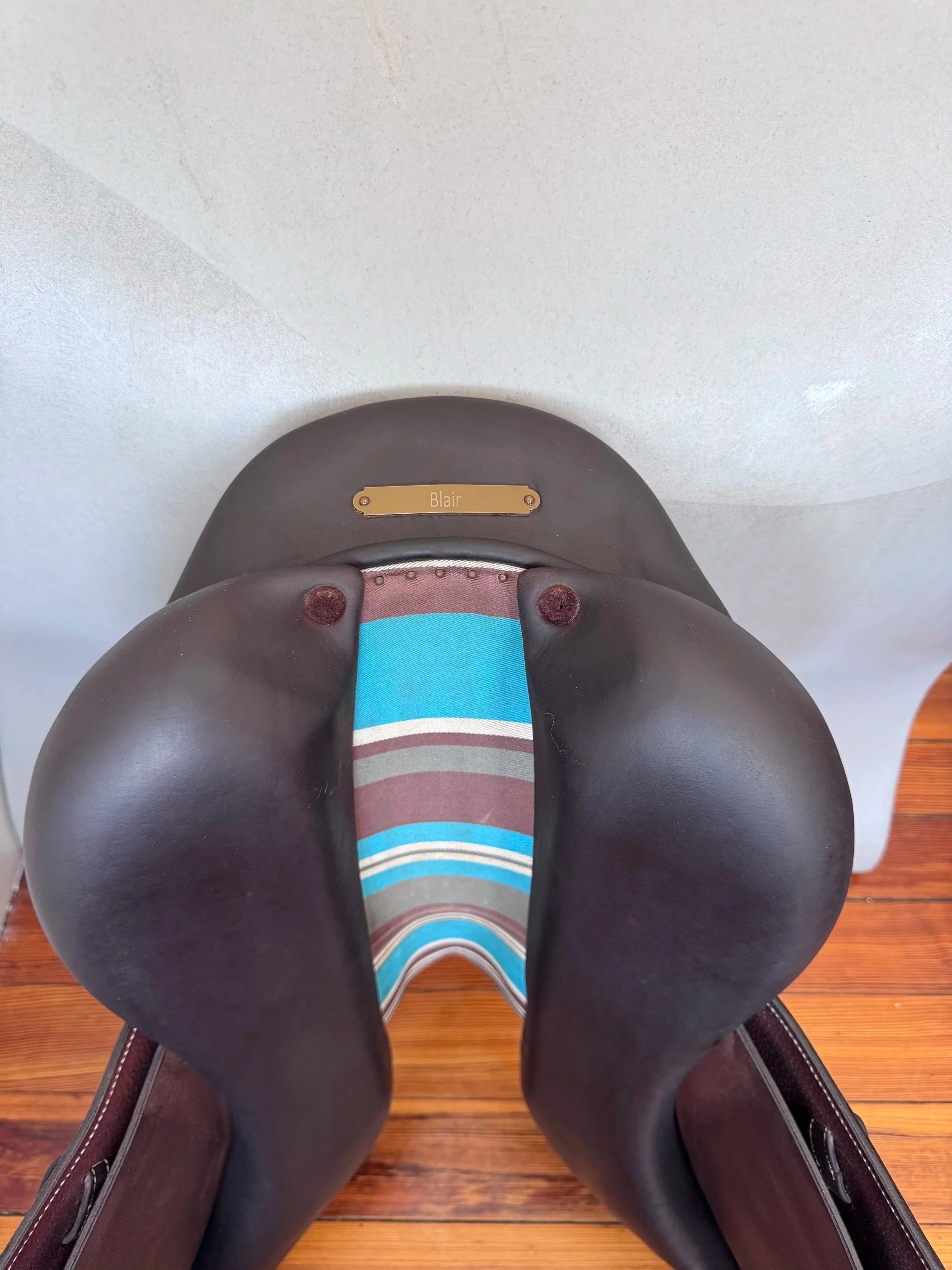 17.5" Voltaire Stuttgart PRO Saddle - 2020 - 3A - Full Buffalo - Cantle 1