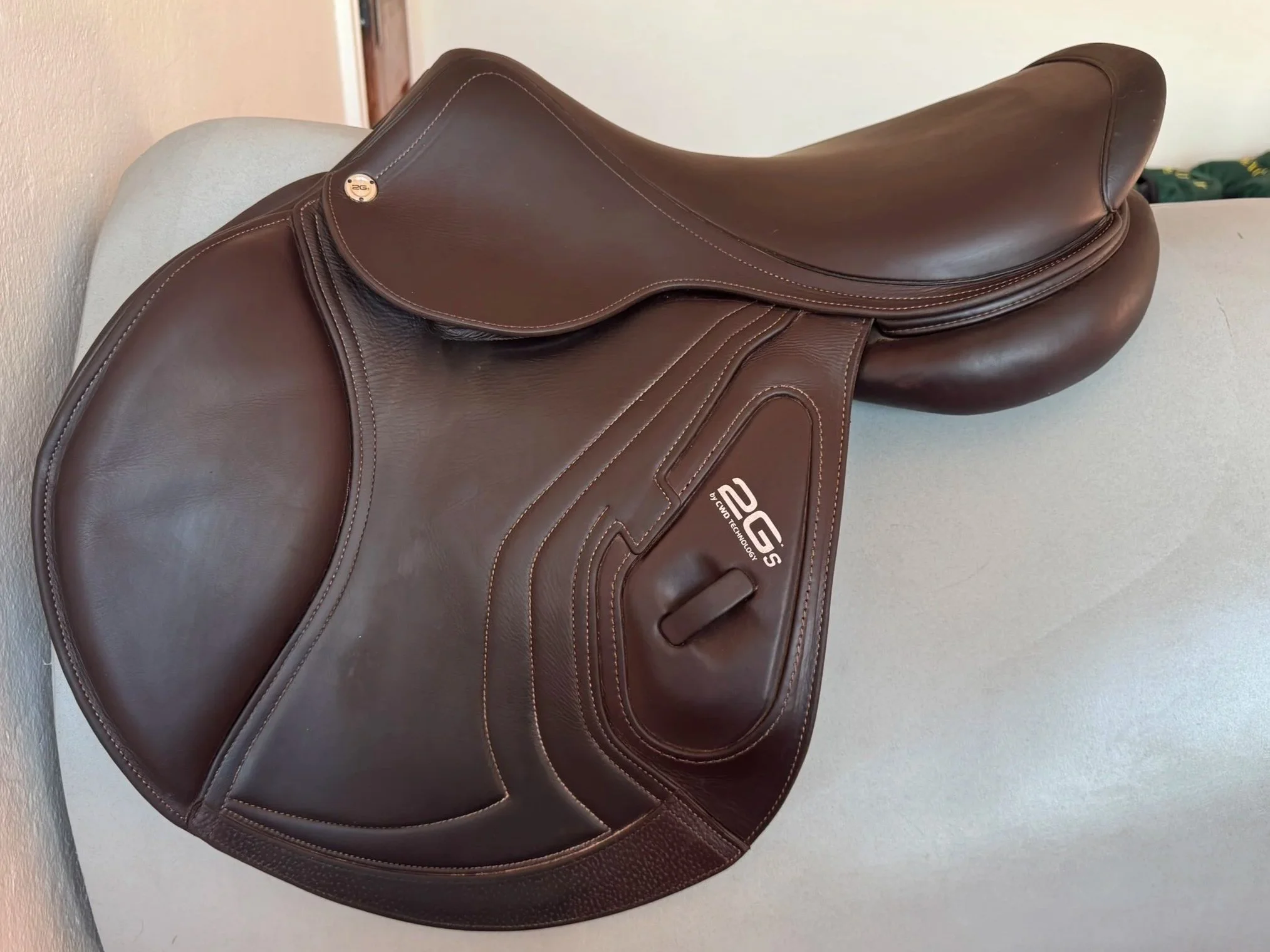 18" CWD SE25 2Gs PRO Saddle - 2022 - 2C - Full Buffalo - Left View 3