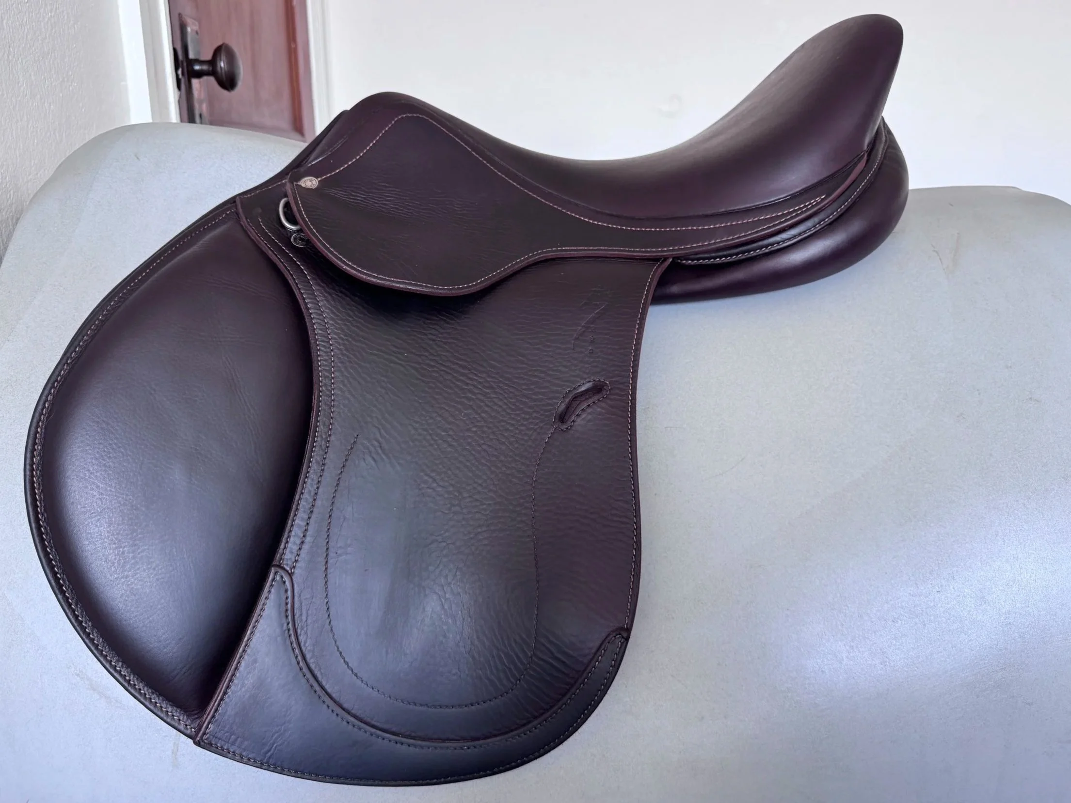17.5" Antares Comfort 2 Saddle - 2021 - 2A - Full Buffalo - A01 WIDE Tree - Left View 1
