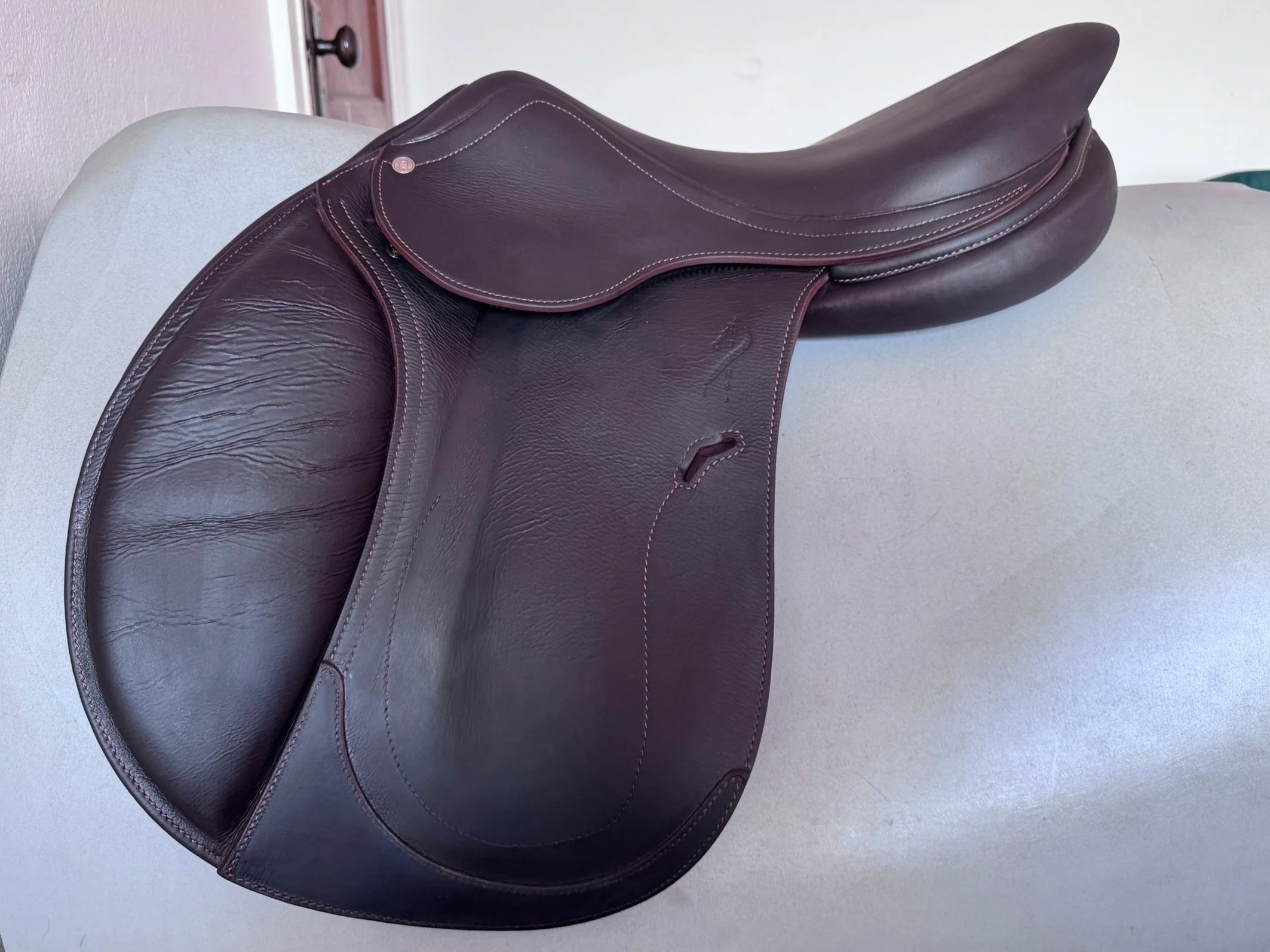 17" Antares Evolution Saddle - 2022 - 3NB - Full Buffalo - A01 WIDE - Right View 2