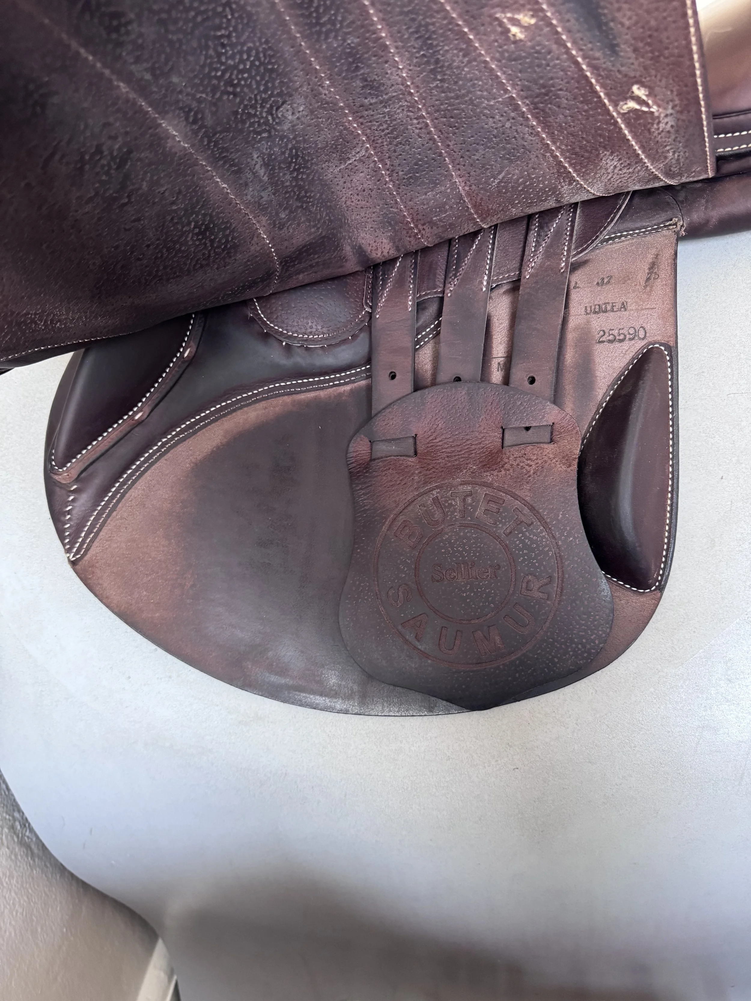 17/17.5" Butet Premium Saddle - 2024 - 2.5 - Cachou - Calf - Integrated Panels - Left Underflap 1