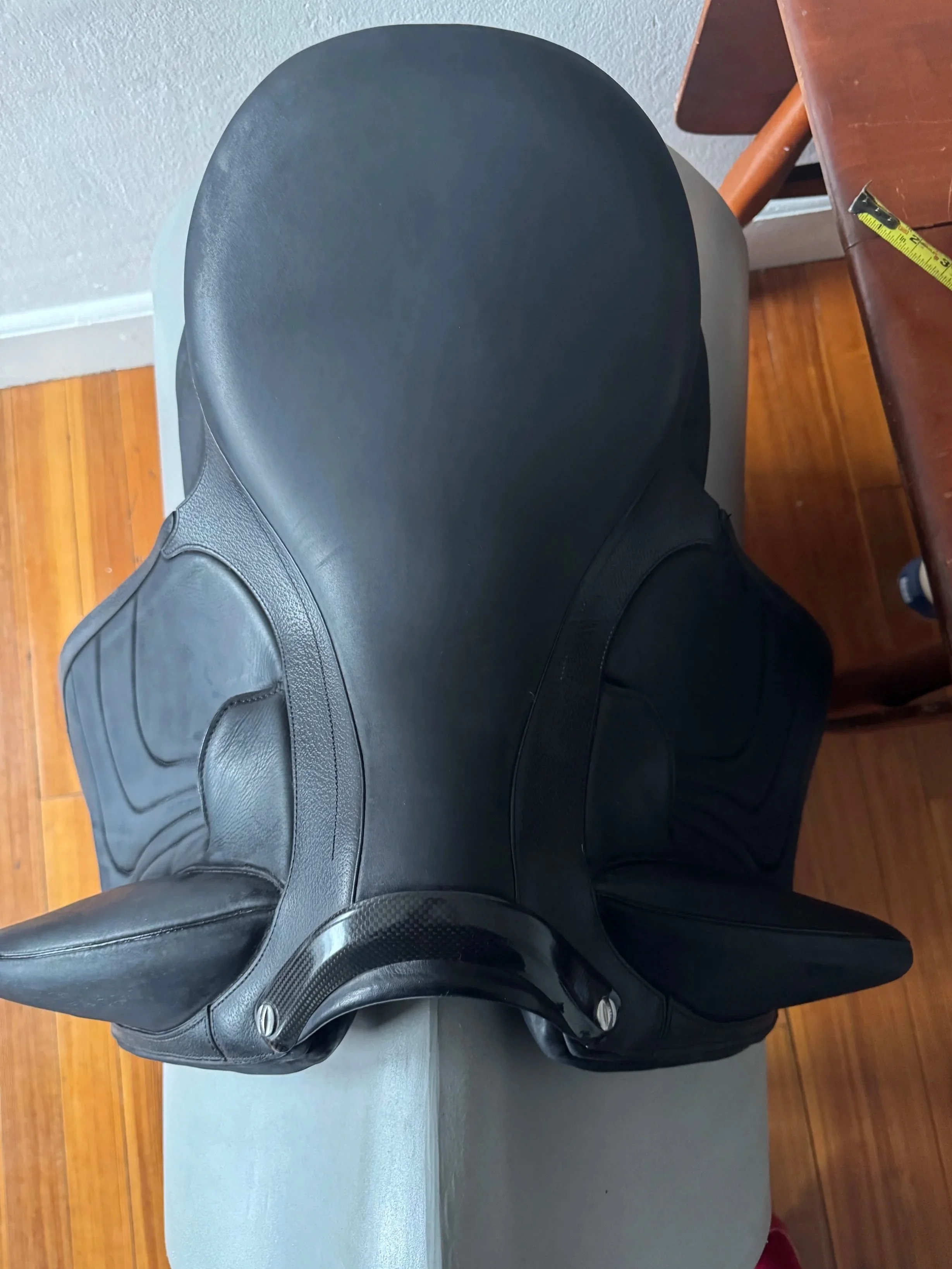 17.5" Devoucoux Makila Harmonie Dressage Saddle - 2024 - 2A - Full Buffalo - Like New - Aerial Seat 3