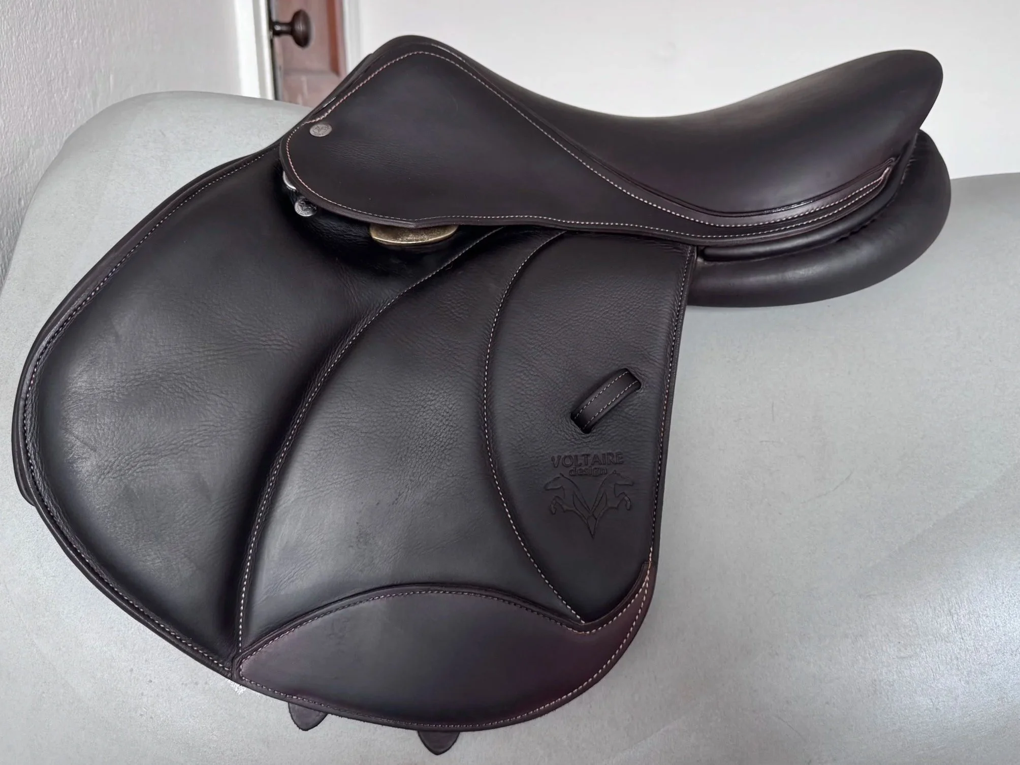 16.5" Voltaire Calgary PRO Saddle - 2021 - 0A - Full Buffalo - Left View 3