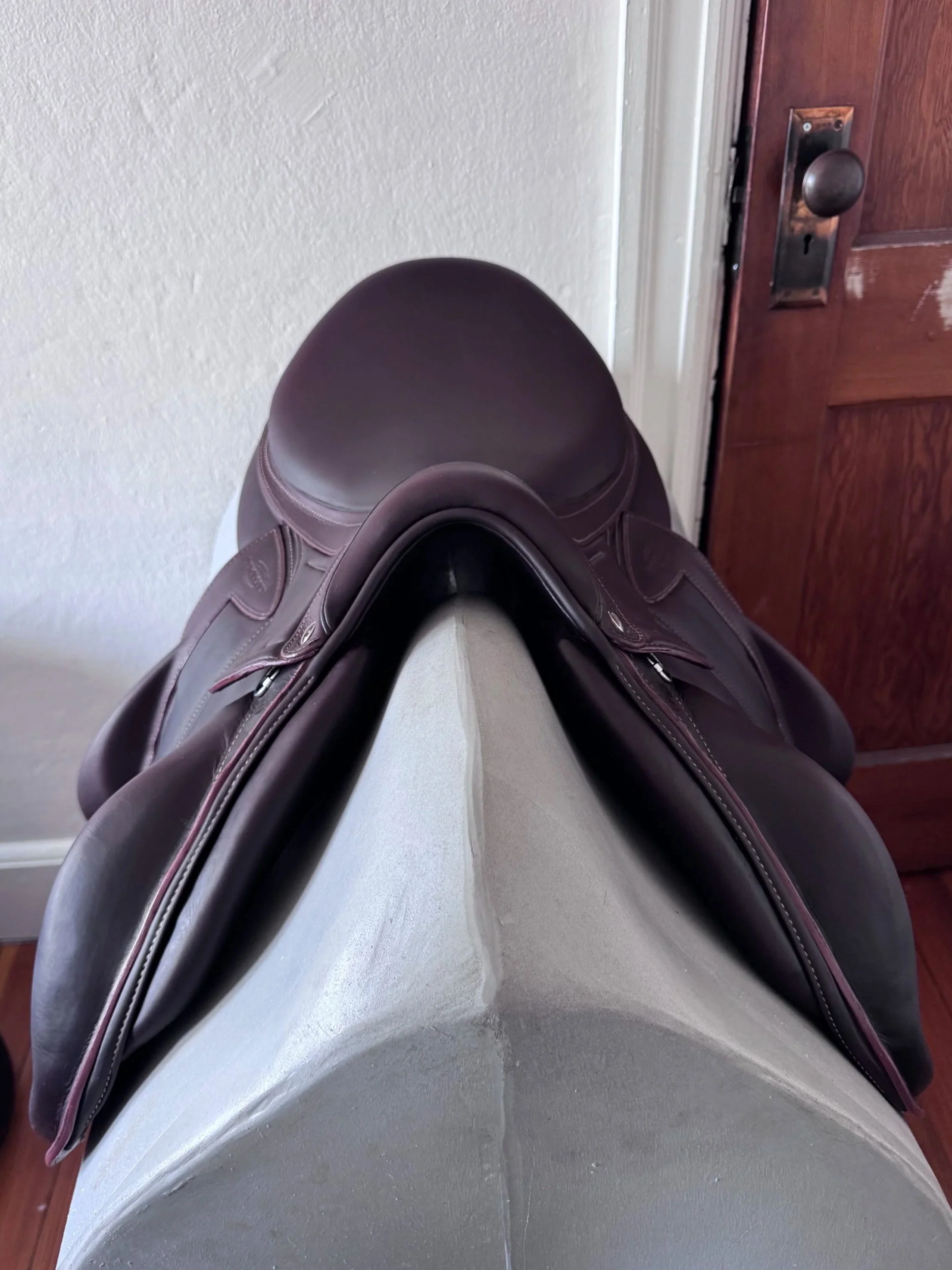 18" Devoucoux Chiberta Lab Monoflap Saddle - 2022 - 3AA - Full Buffalo - Front Panels 1