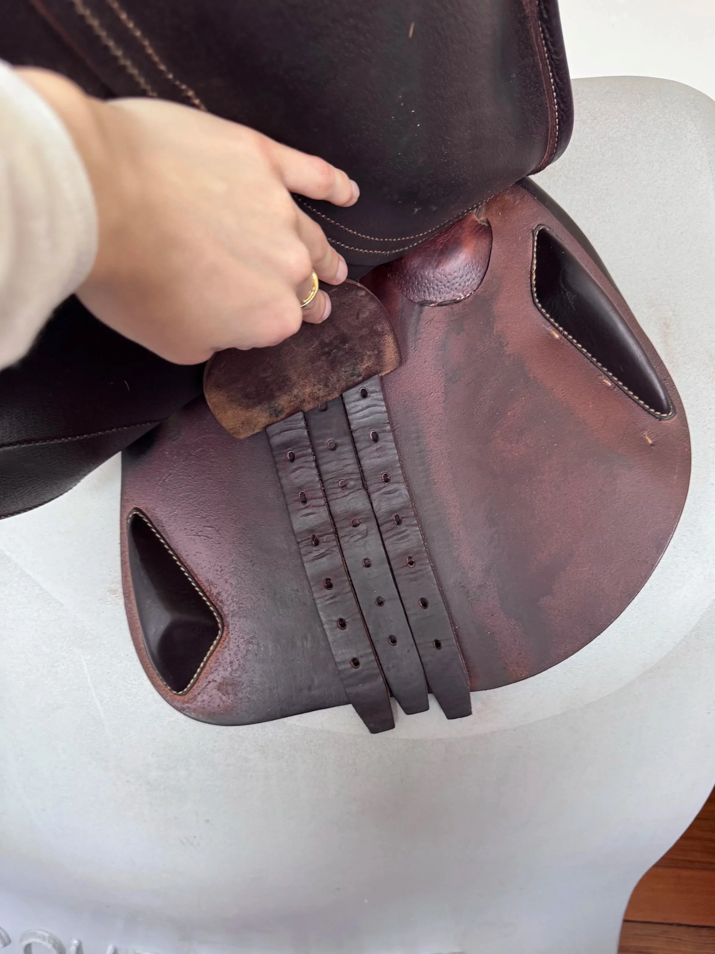 17.5" Antares Comfort 2 Saddle - 2021 - 2A - Full Buffalo - A01 WIDE Tree - Right Billets