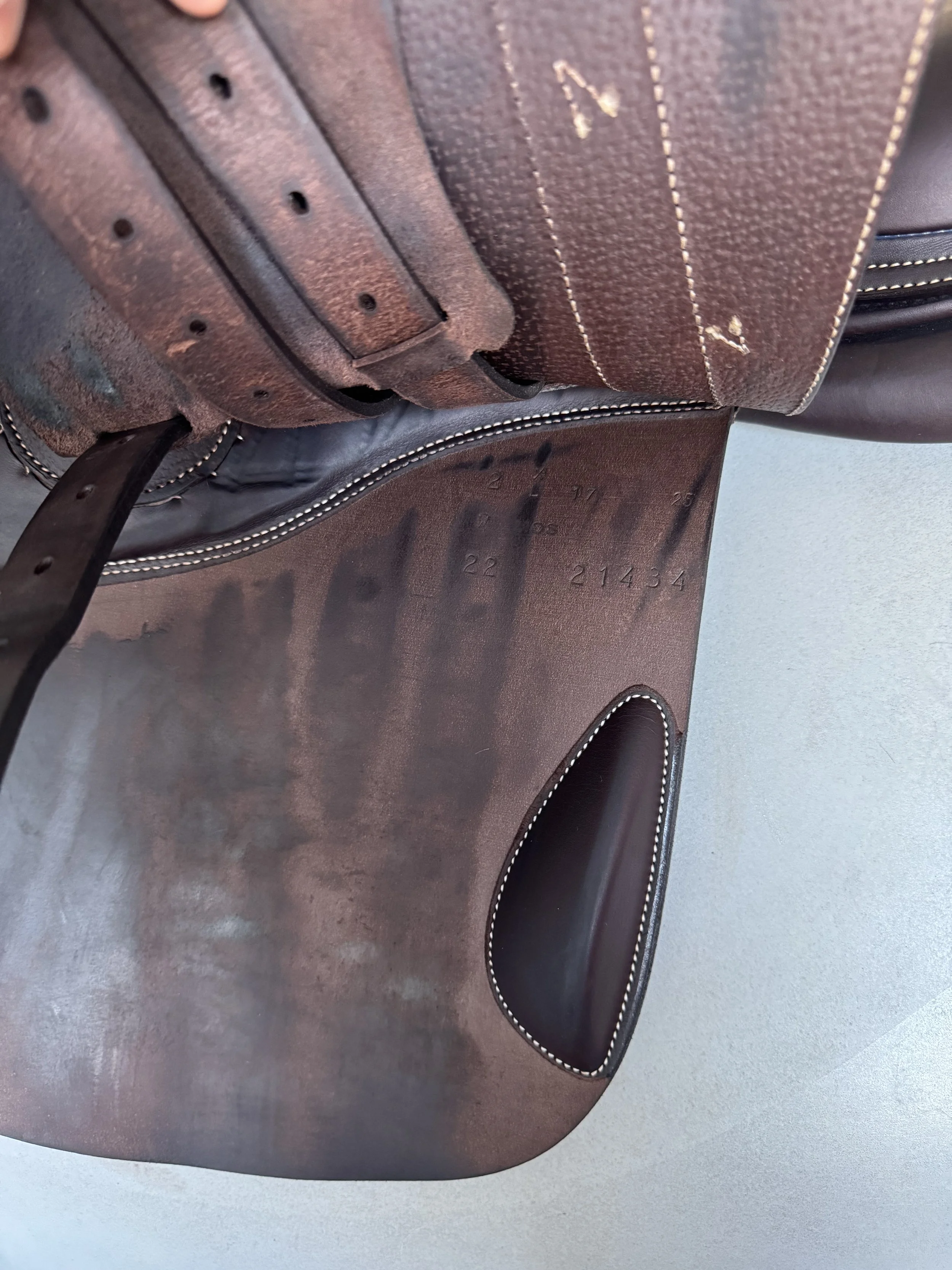 17.5" Butet Premium Saddle - 2022 - Cachou - Integrated Panels  - Serial Stamp