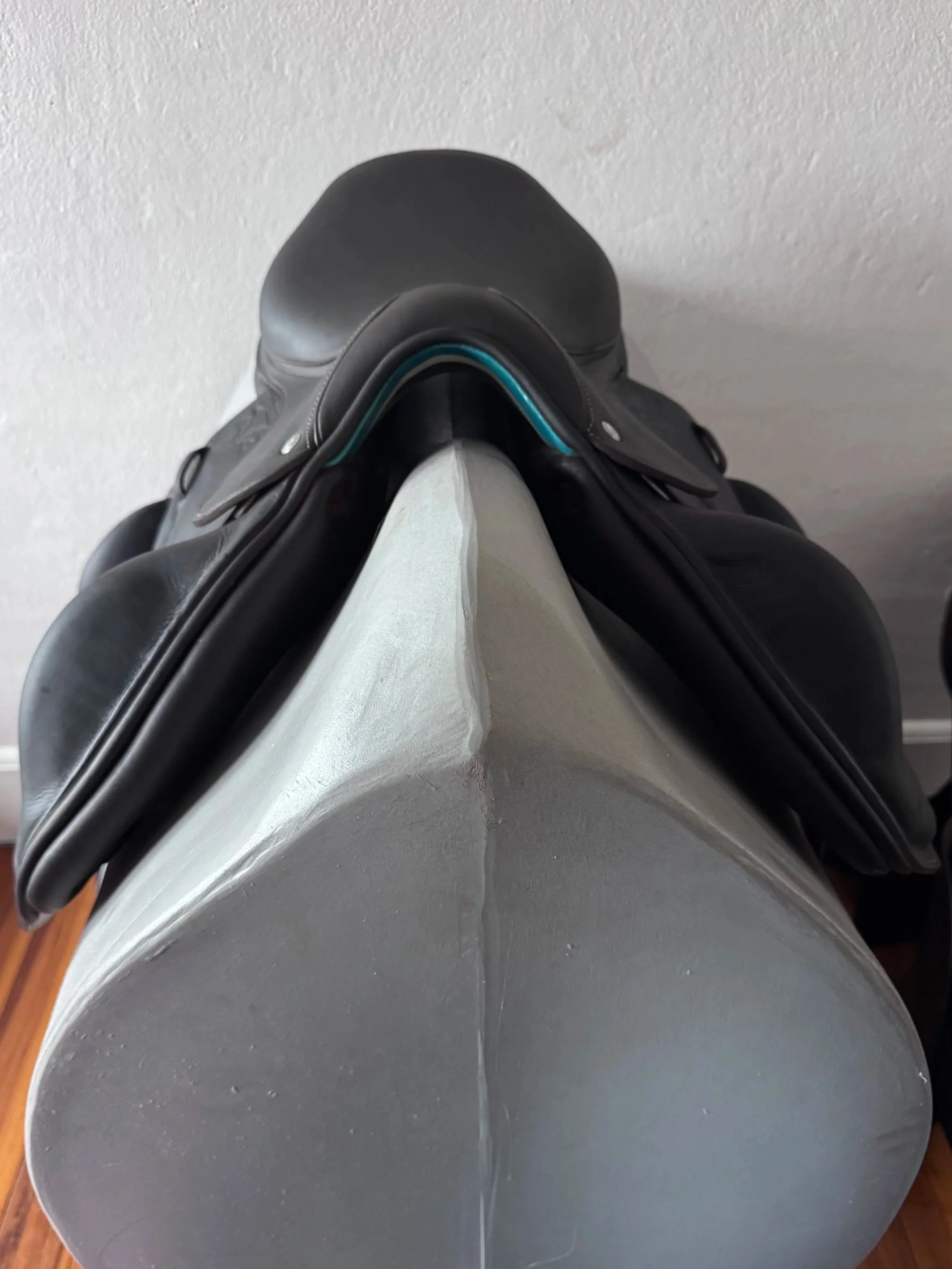 16.5" Voltaire Lexington PRO Monoflap Saddle - 2023 - 1A - Full Buffalo - Front Panels 1