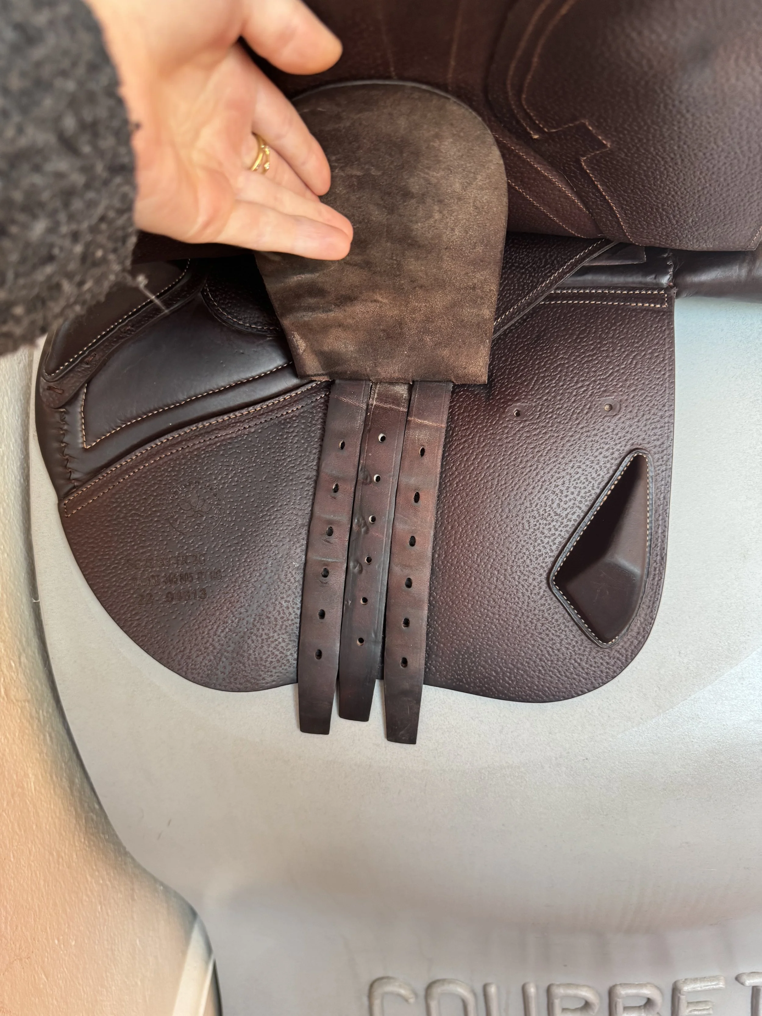 18" CWD SE25 2Gs PRO Saddle - 2022 - 2C - Full Buffalo - Left Billets 1