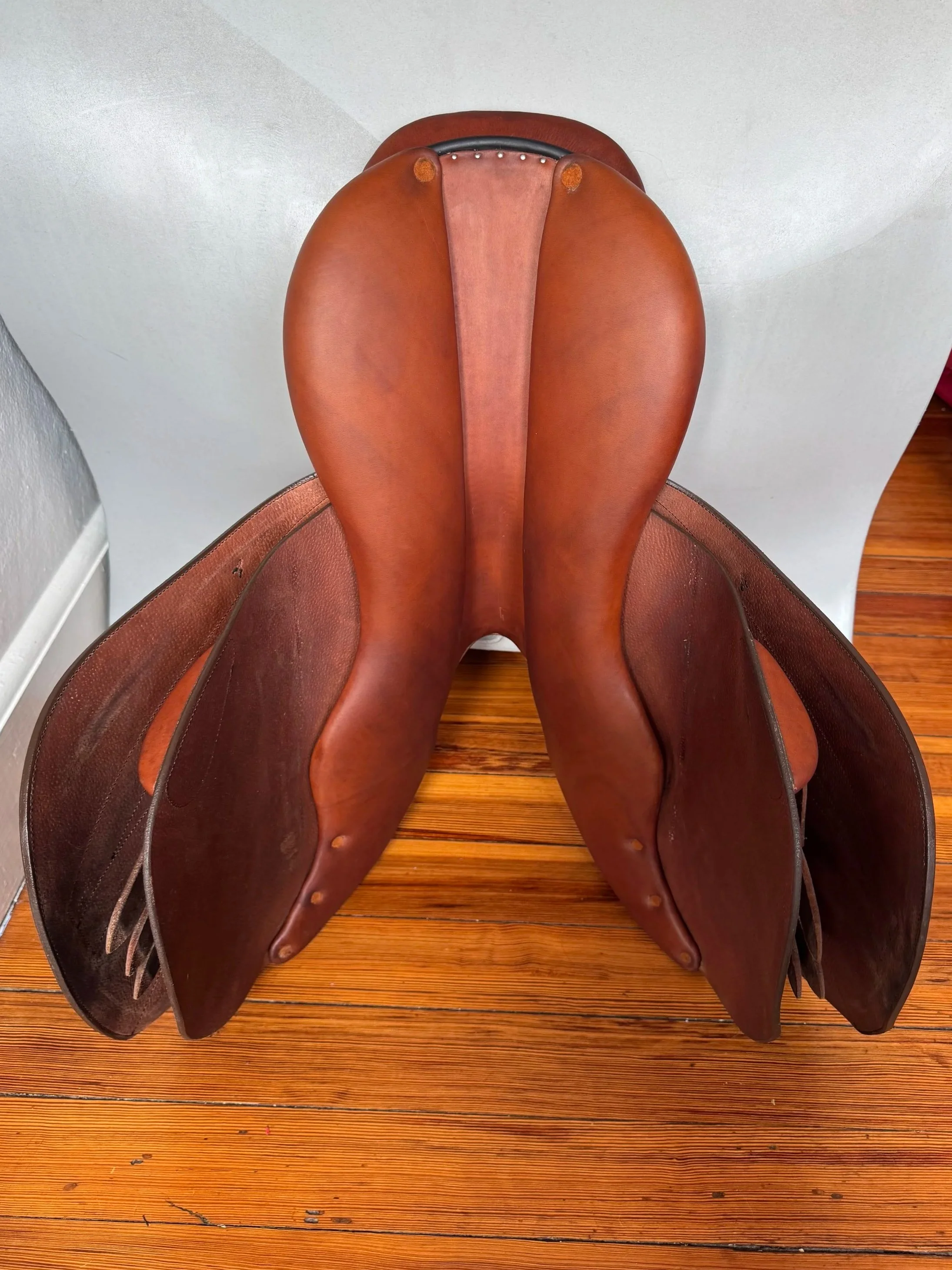 18" Butet Premium Saddle - P Flat Seat - 2.5 Flaps - Full Calf - Underpanels