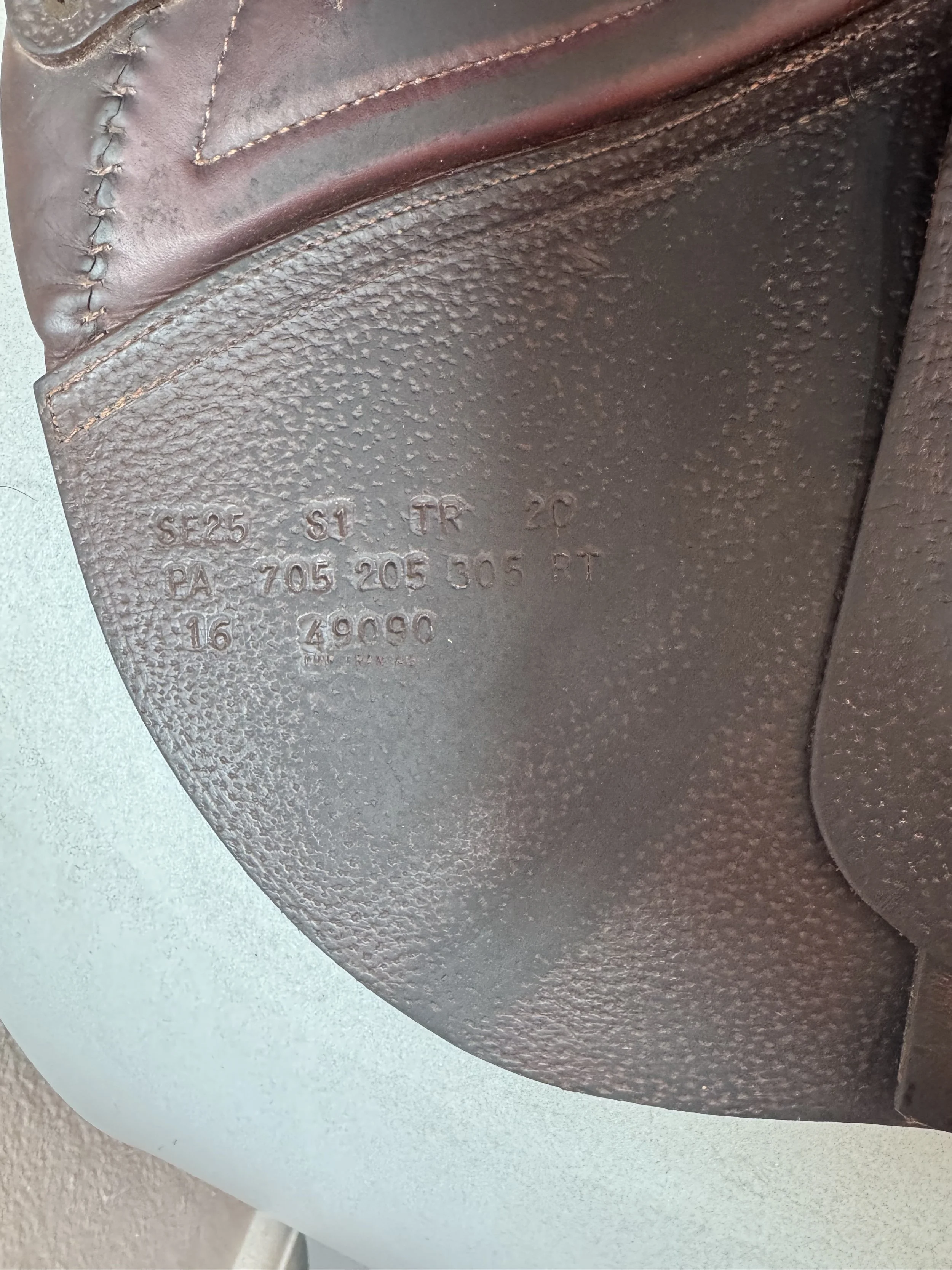 17" CWD SE25 2Gs Saddle - 2C - Grained Buffalo - Serial Stamp