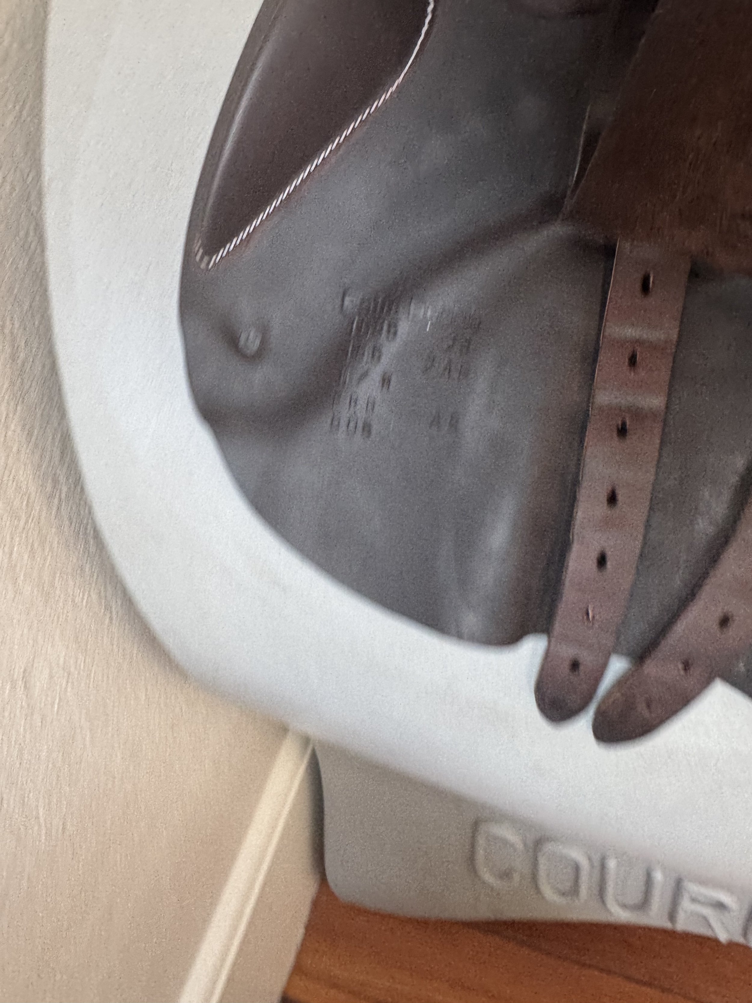 18.5" Voltaire Palm Beach PRO Saddle - 2023 - 2AR - Full Buffalo - LIKE NEW - Serial Stamp