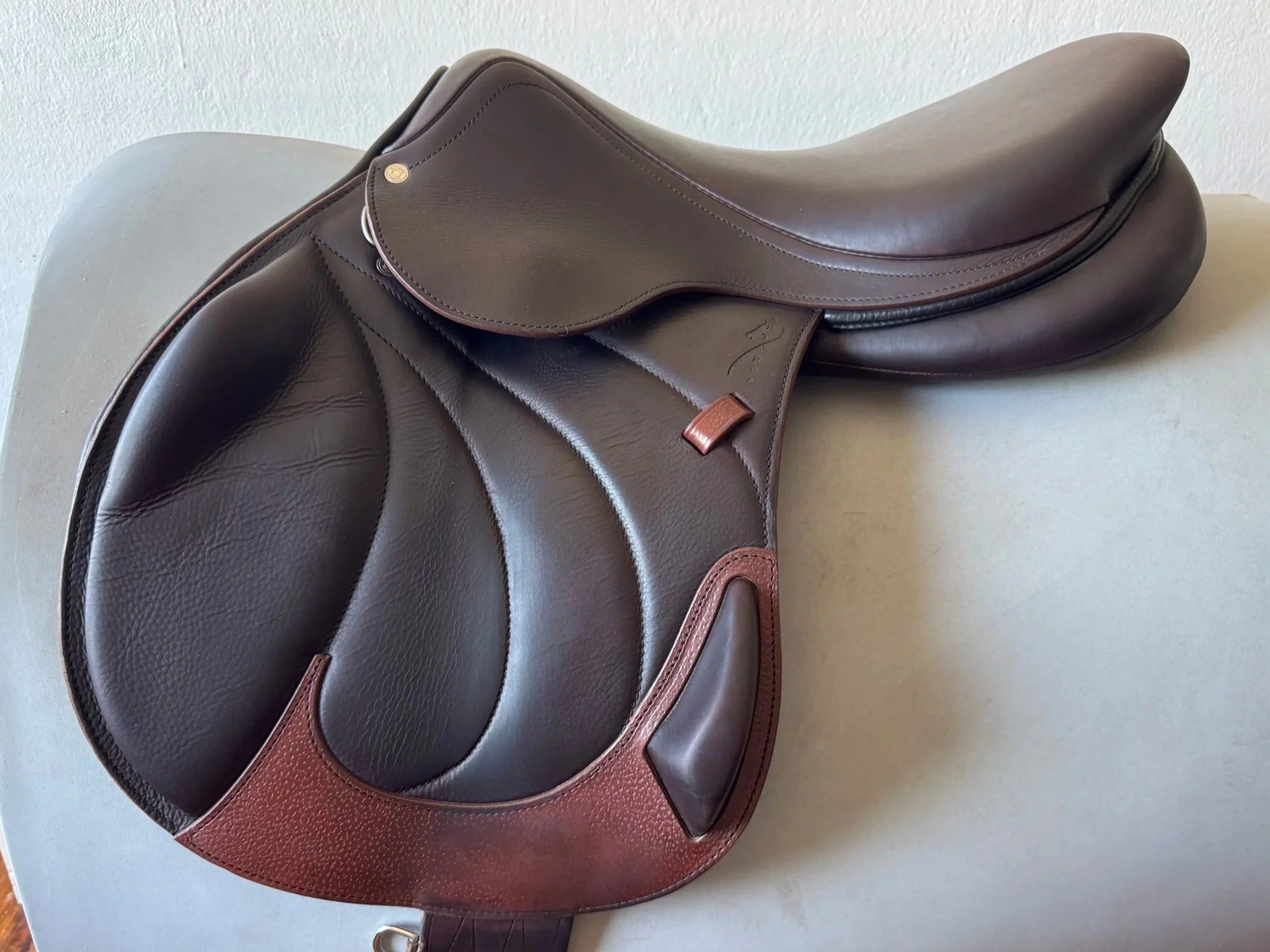 18" Antares Contact Monoflap Saddle - 2022 - 3AB - Full Buffalo - Left View 1