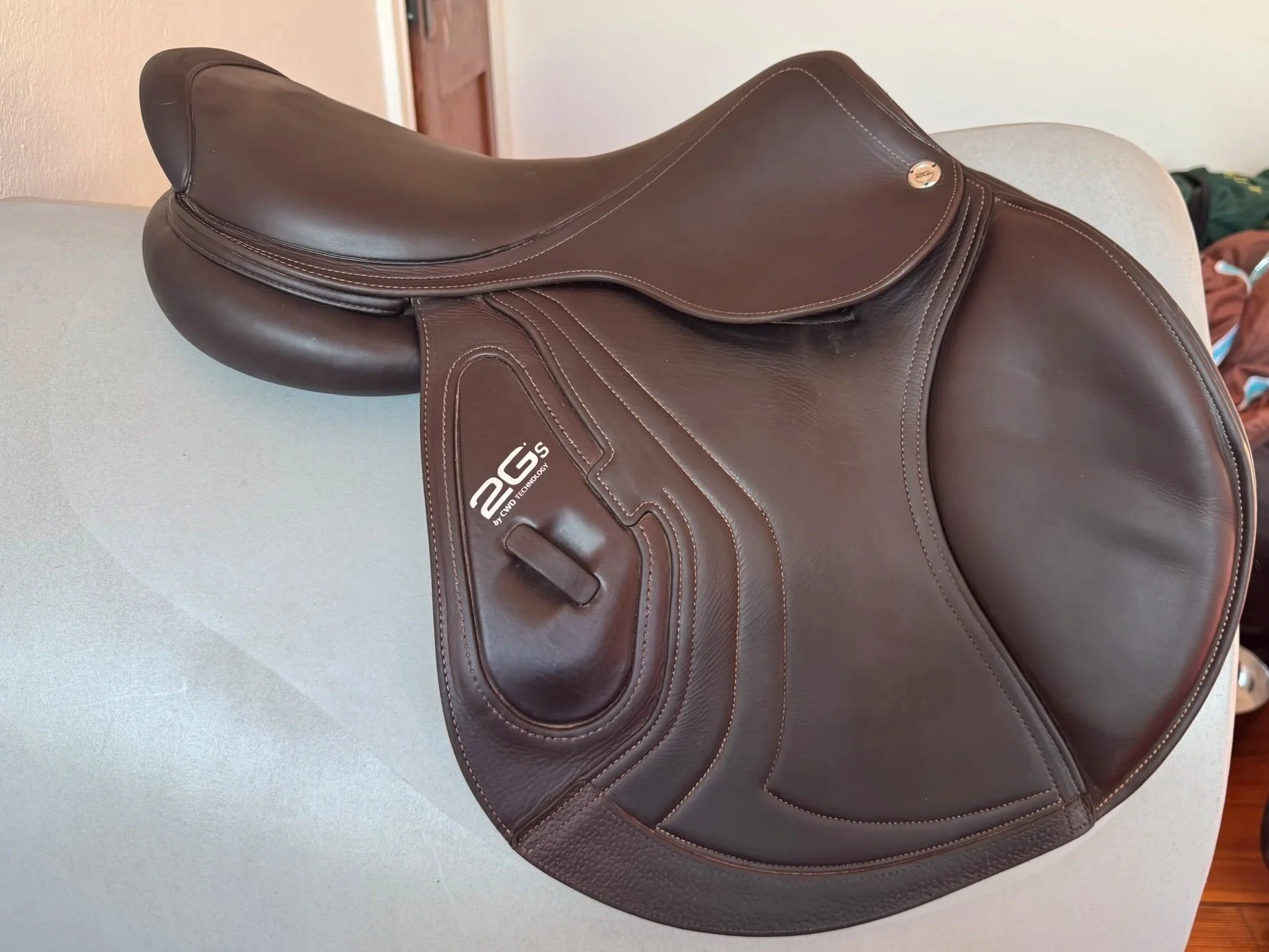 18" CWD SE25 2Gs PRO Saddle - 2022 - 2C - Full Buffalo - Right View 3