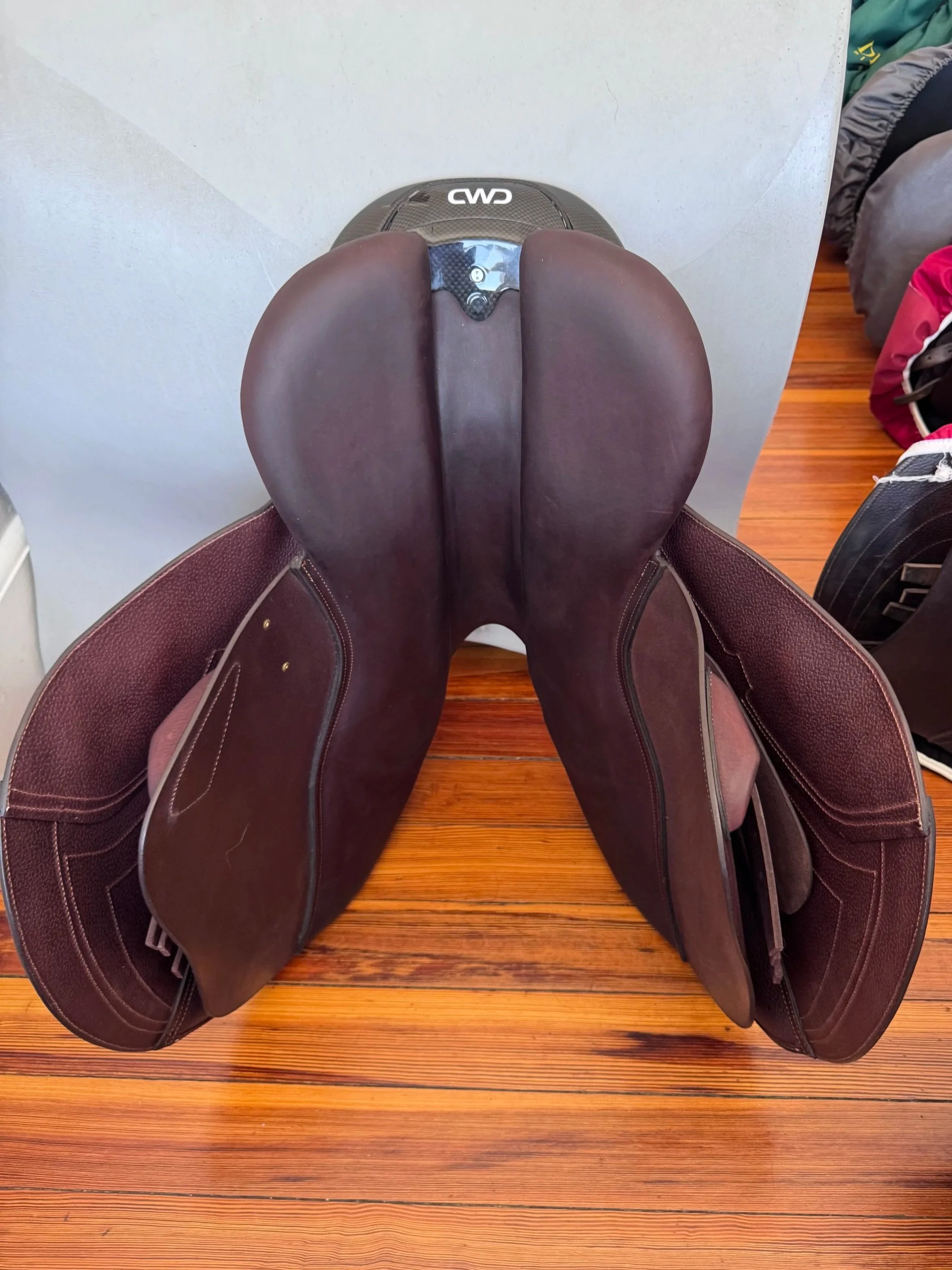 NEW 17.5" CWD SE40 2Gs Saddle - 2024 - 3C - Grained Buffalo - Never Ridden In! - Panels