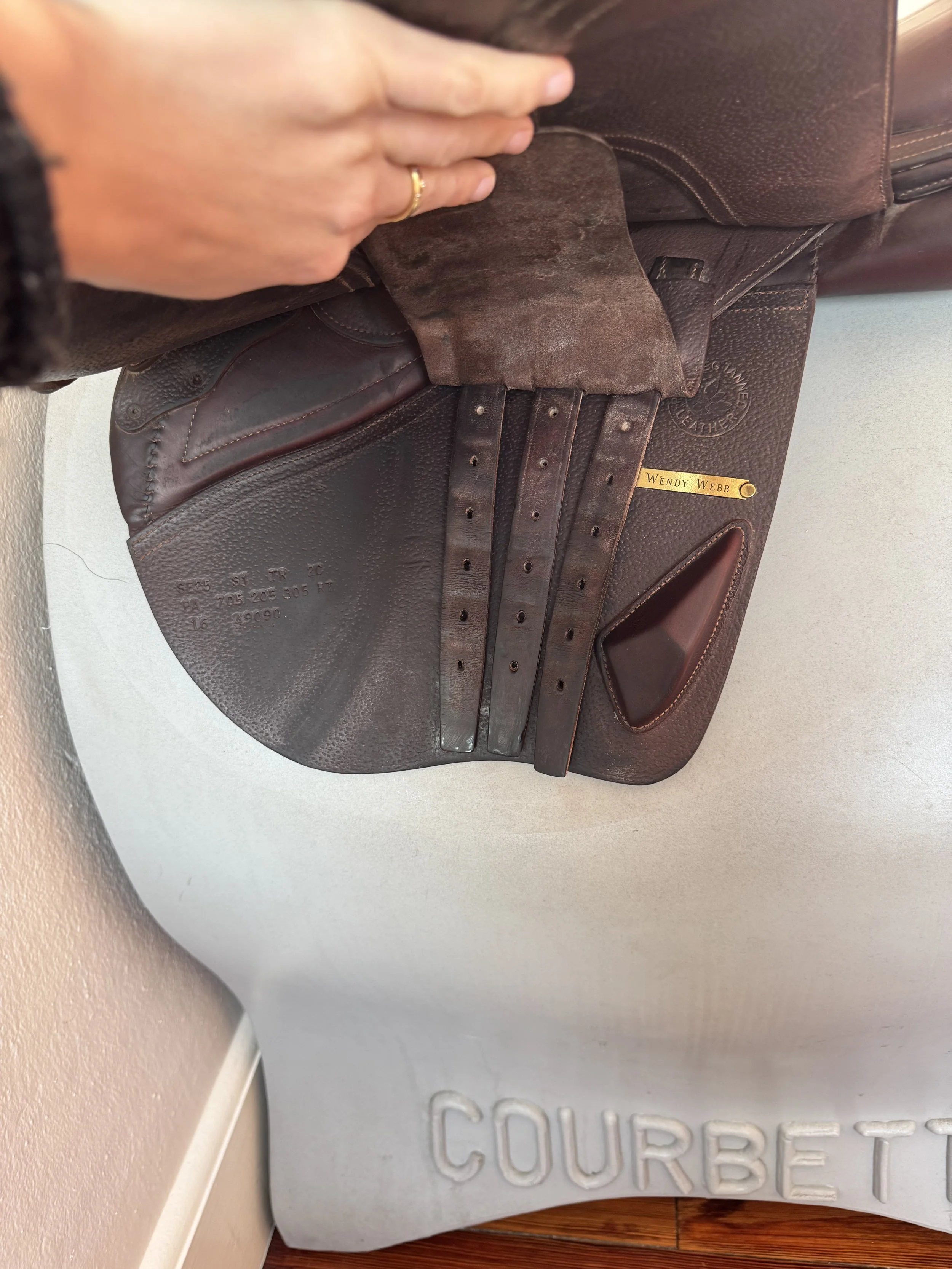 17" CWD SE25 2Gs Saddle - 2C - Grained Buffalo - Left Billets