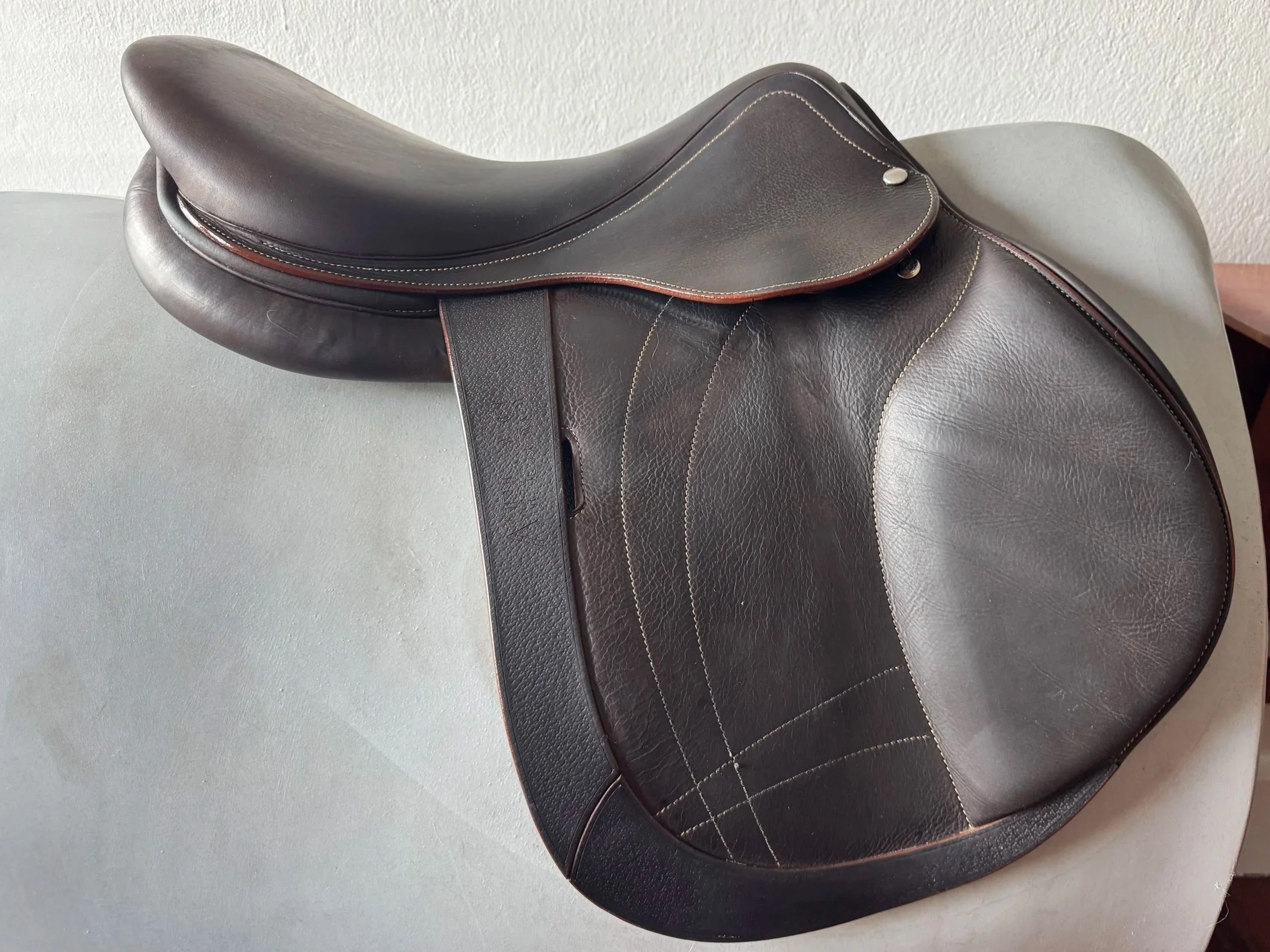 17.5" Arion Atlas Saddle - 2022 - Full Buffalo - Right View 1