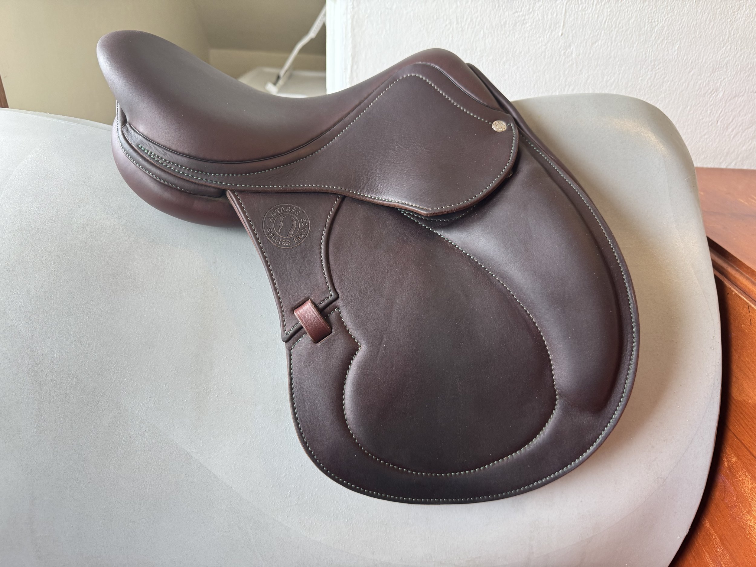 15" Antares Hero Saddle - Right View