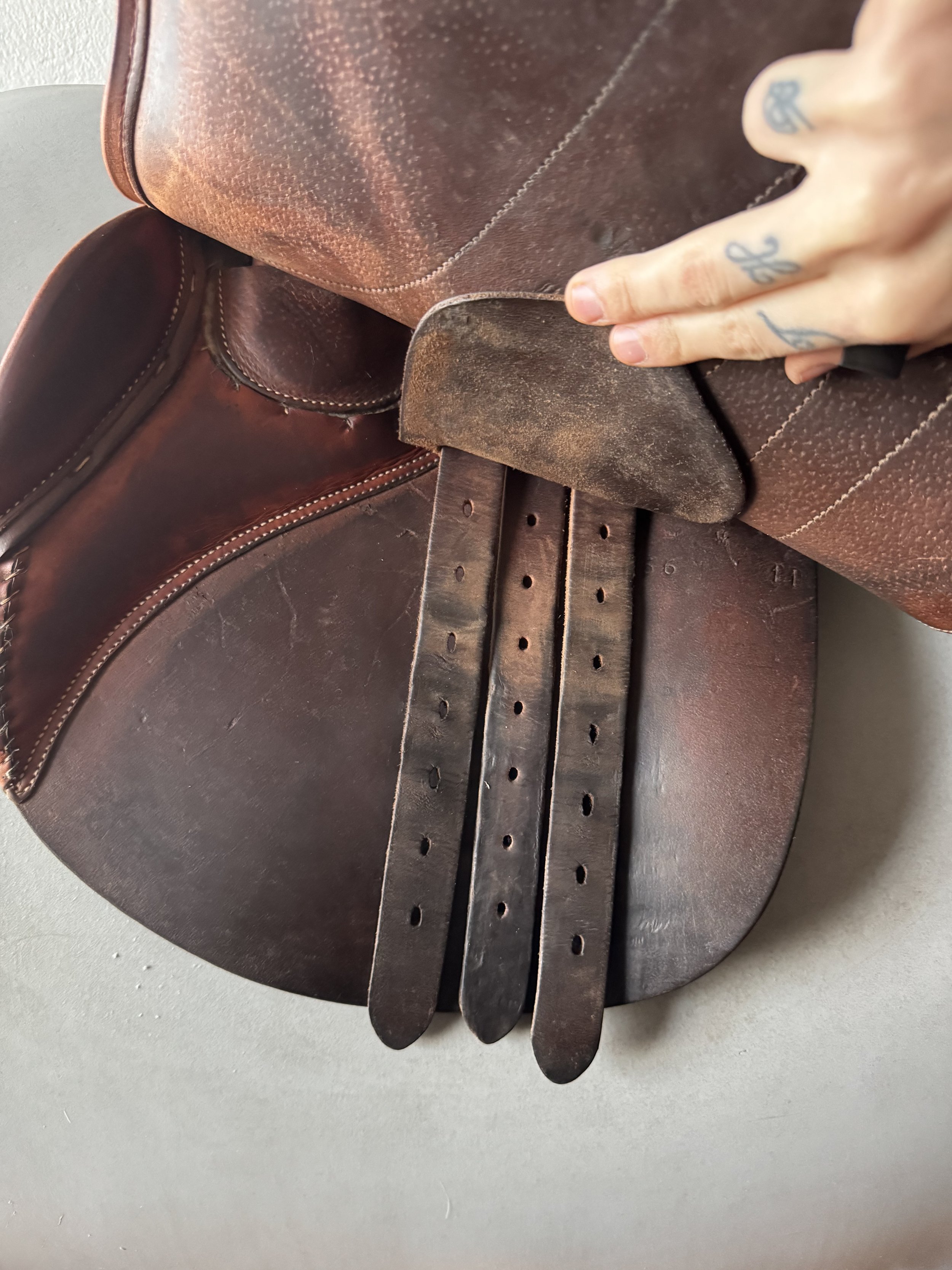 17.5" Butet Premium Saddle - 1.5 Flaps - Integrated Panels - 4.5" Tree - Left Billets