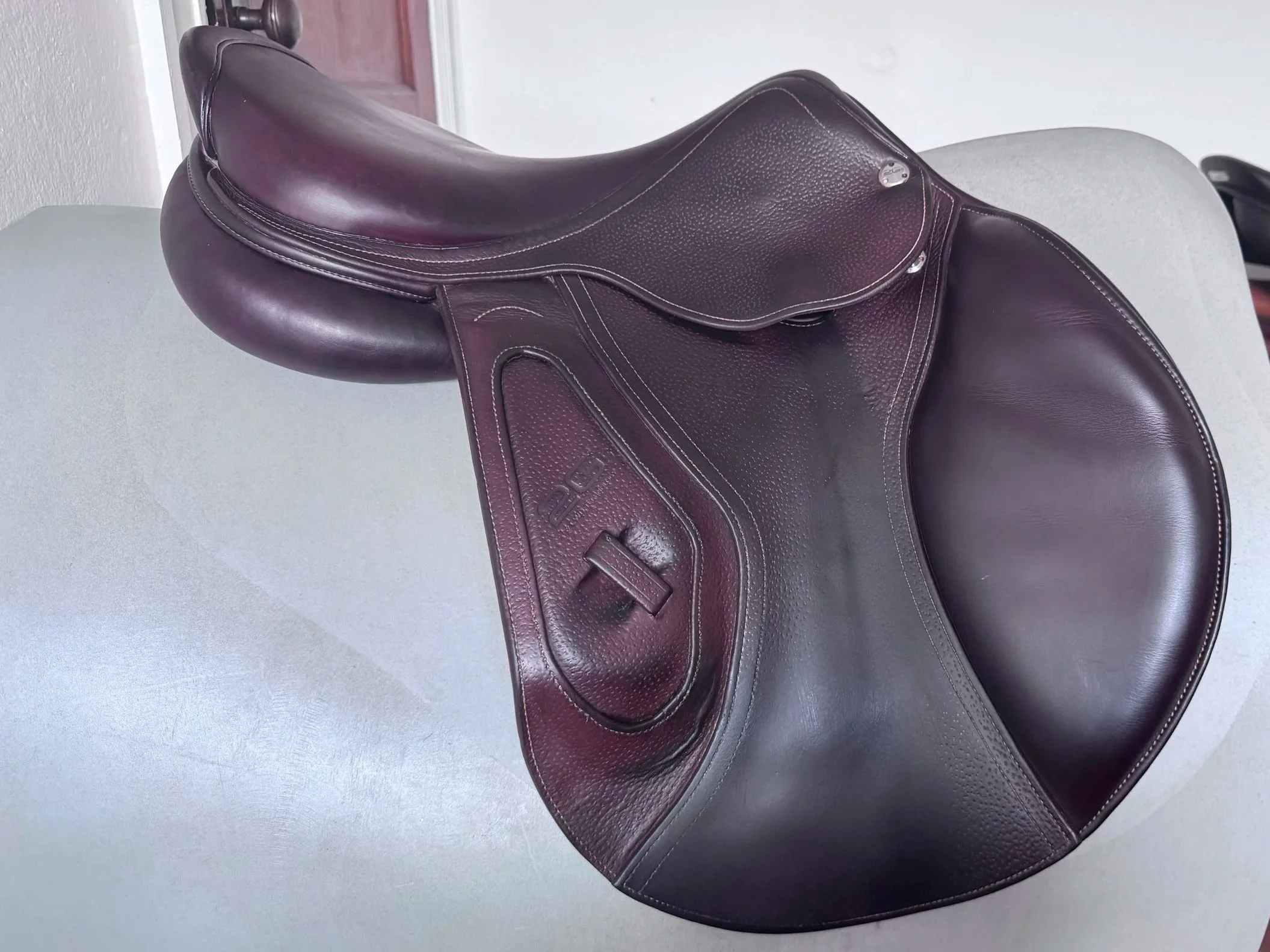 17" CWD SE29 Hunter 2Gs Saddle - 2017 - 2L - Grain / Buffalo - Right View 4