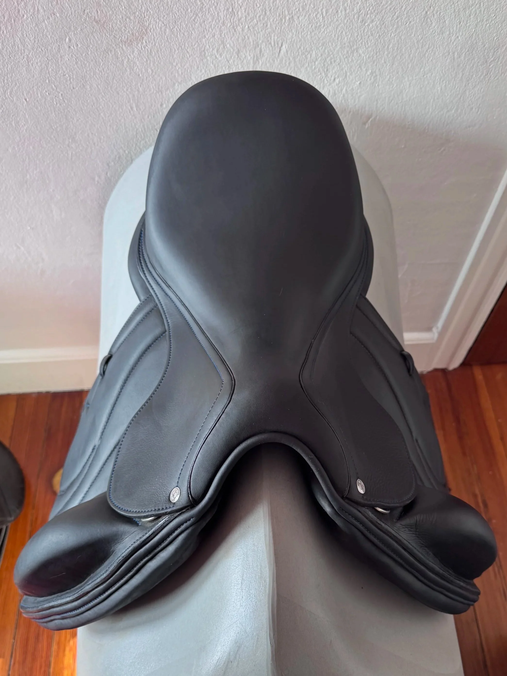 18" Antares Cadence Dressage Saddle - 2023 - 1D - Full Buffalo - Front Panels Aerial