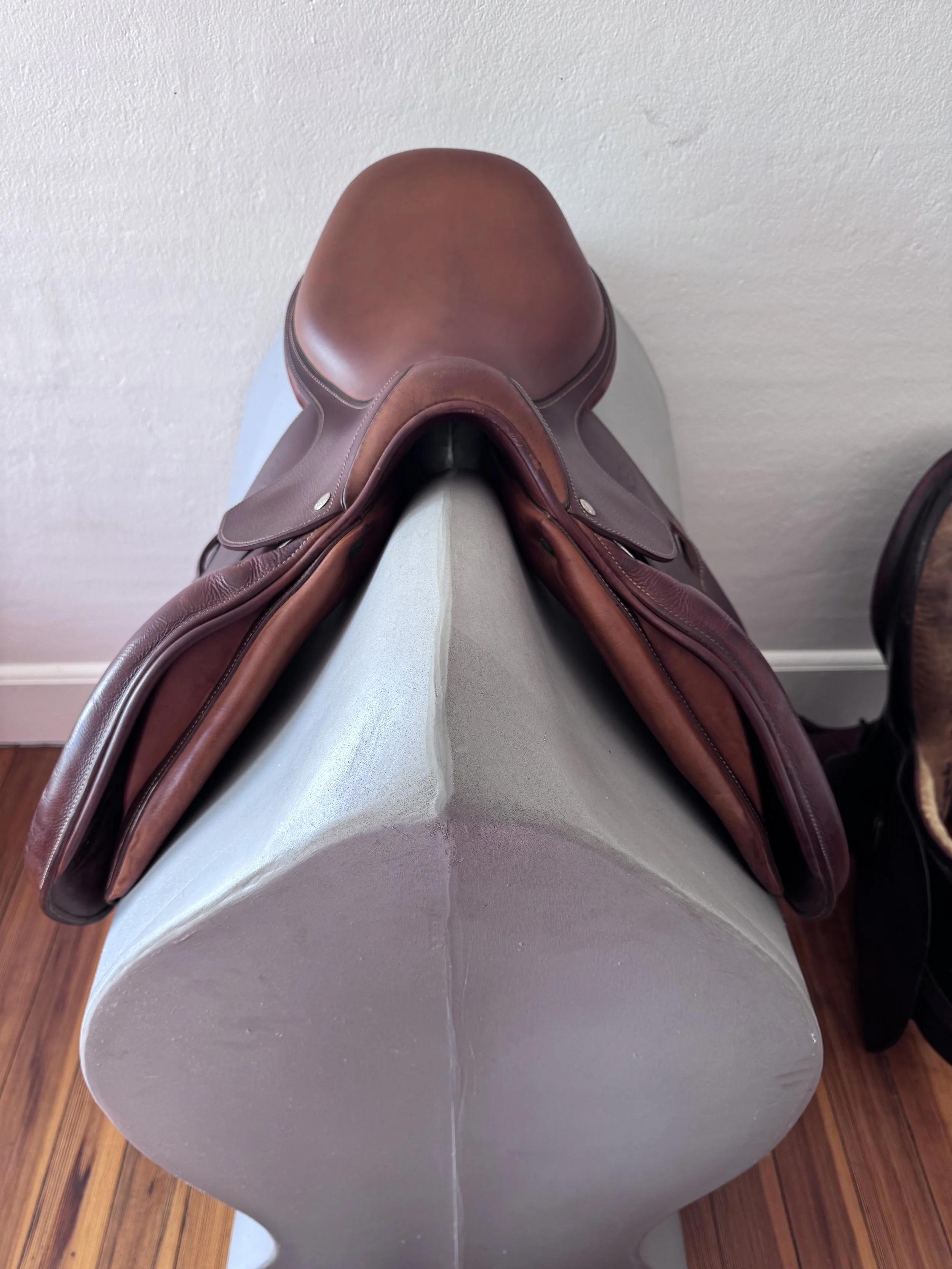 17.5" Devoucoux Oldara Saddle - 4A - Integrated Panels - Grain / Calf - Front Panels 2