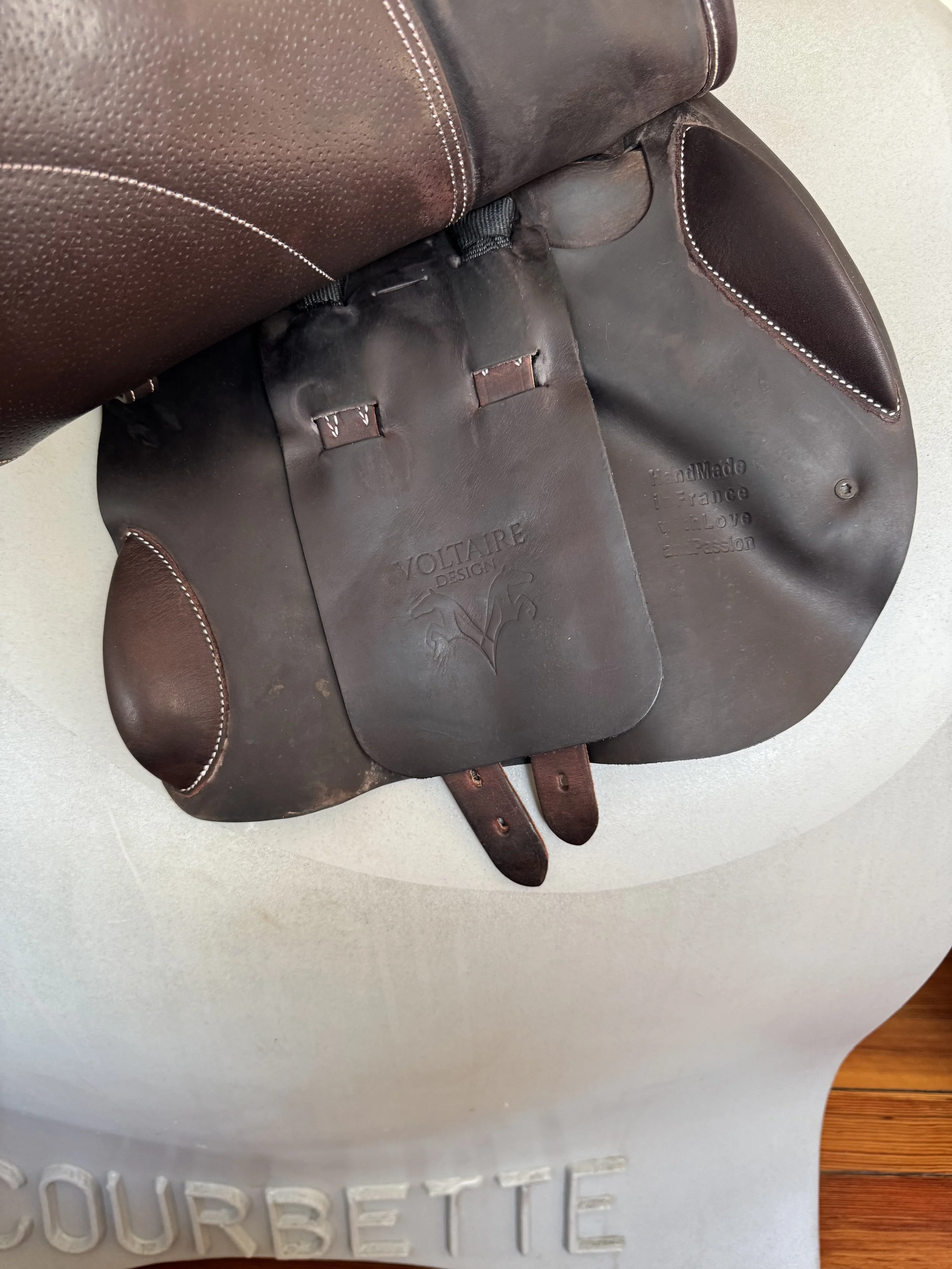 18.5" Voltaire Palm Beach PRO Saddle - 2023 - 2AR - Full Buffalo - LIKE NEW - Right Underflap