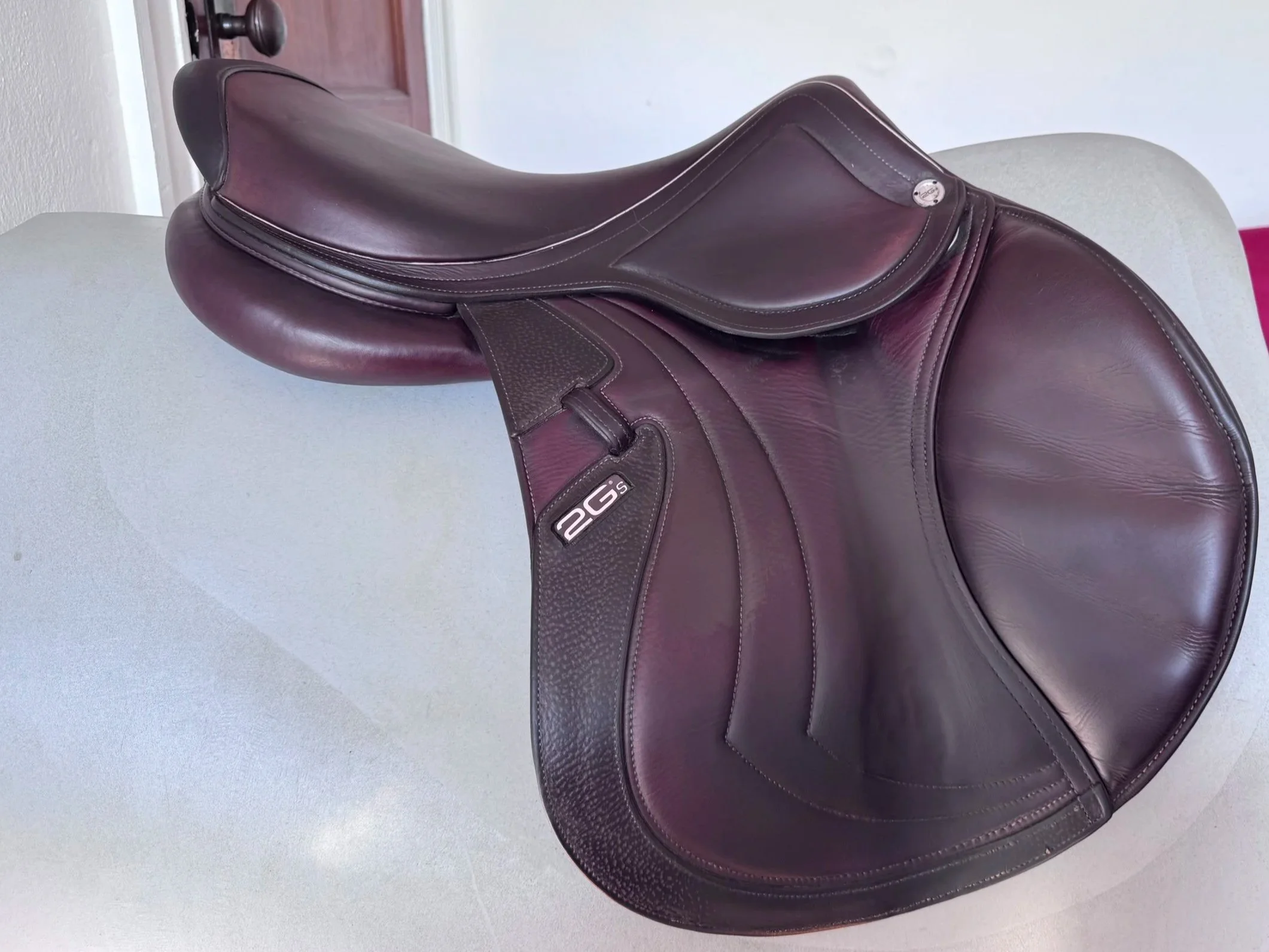 17.5" CWD SE31 Mademoiselle 2Gs Saddle - 2020 - 2C - Full Buffalo - Right View 2