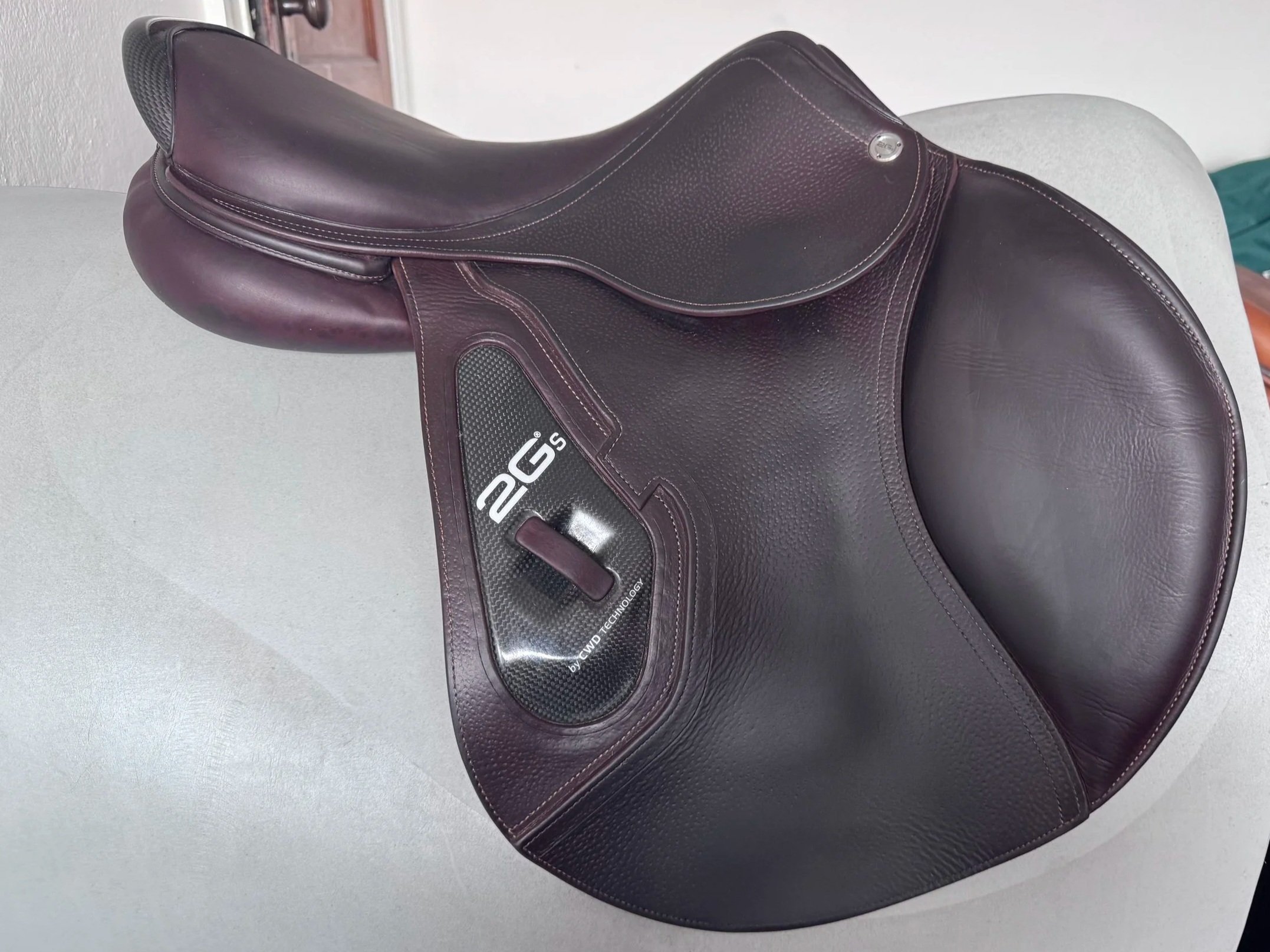 17" CWD SE25 2Gs Saddle - 2018 - 2C - Grain / Buffalo - MINT - Right View 4