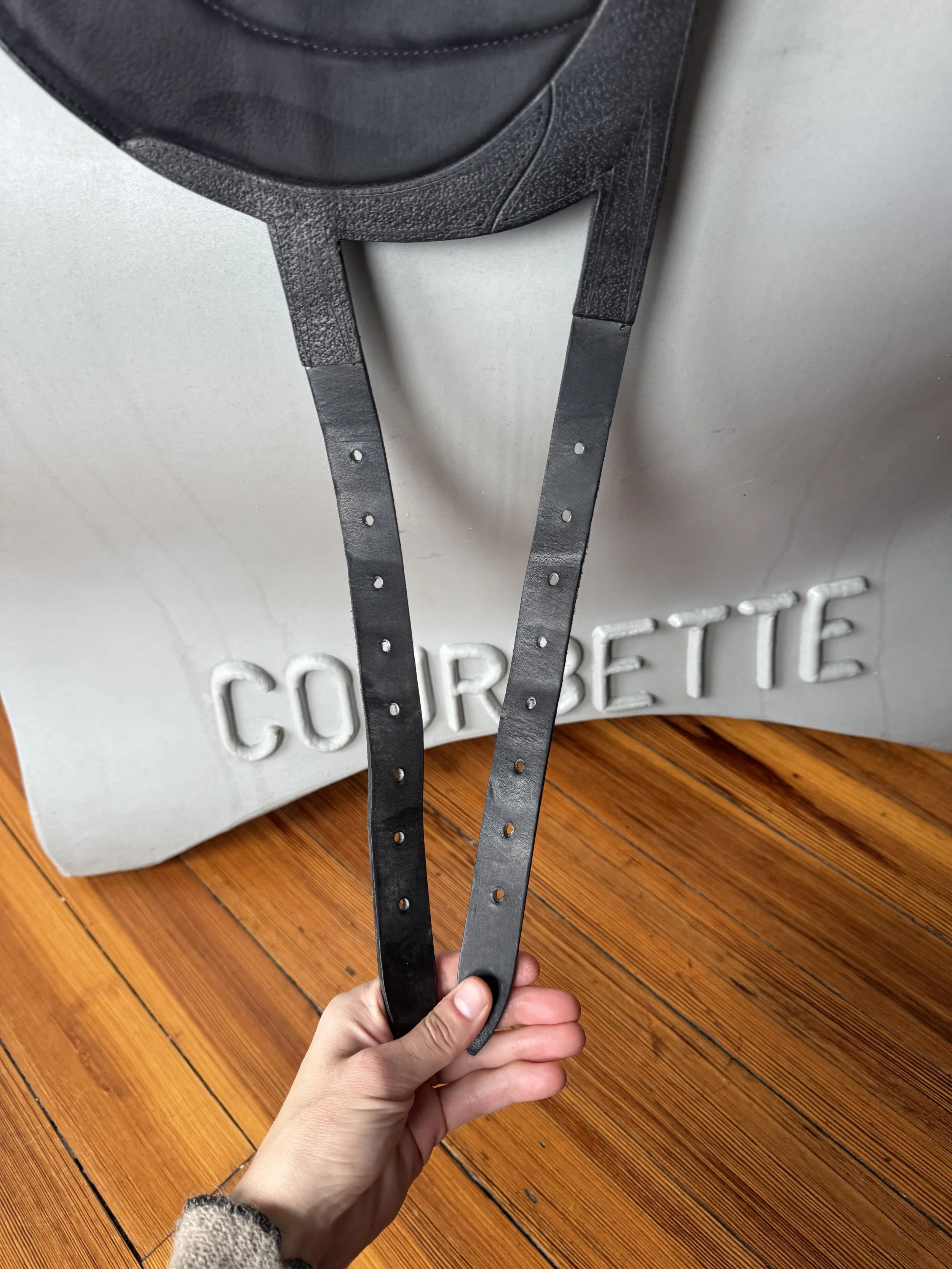 17.5" Devoucoux Makila Harmonie Dressage Saddle - 2024 - 2A - Full Buffalo - Like New - Billets 2