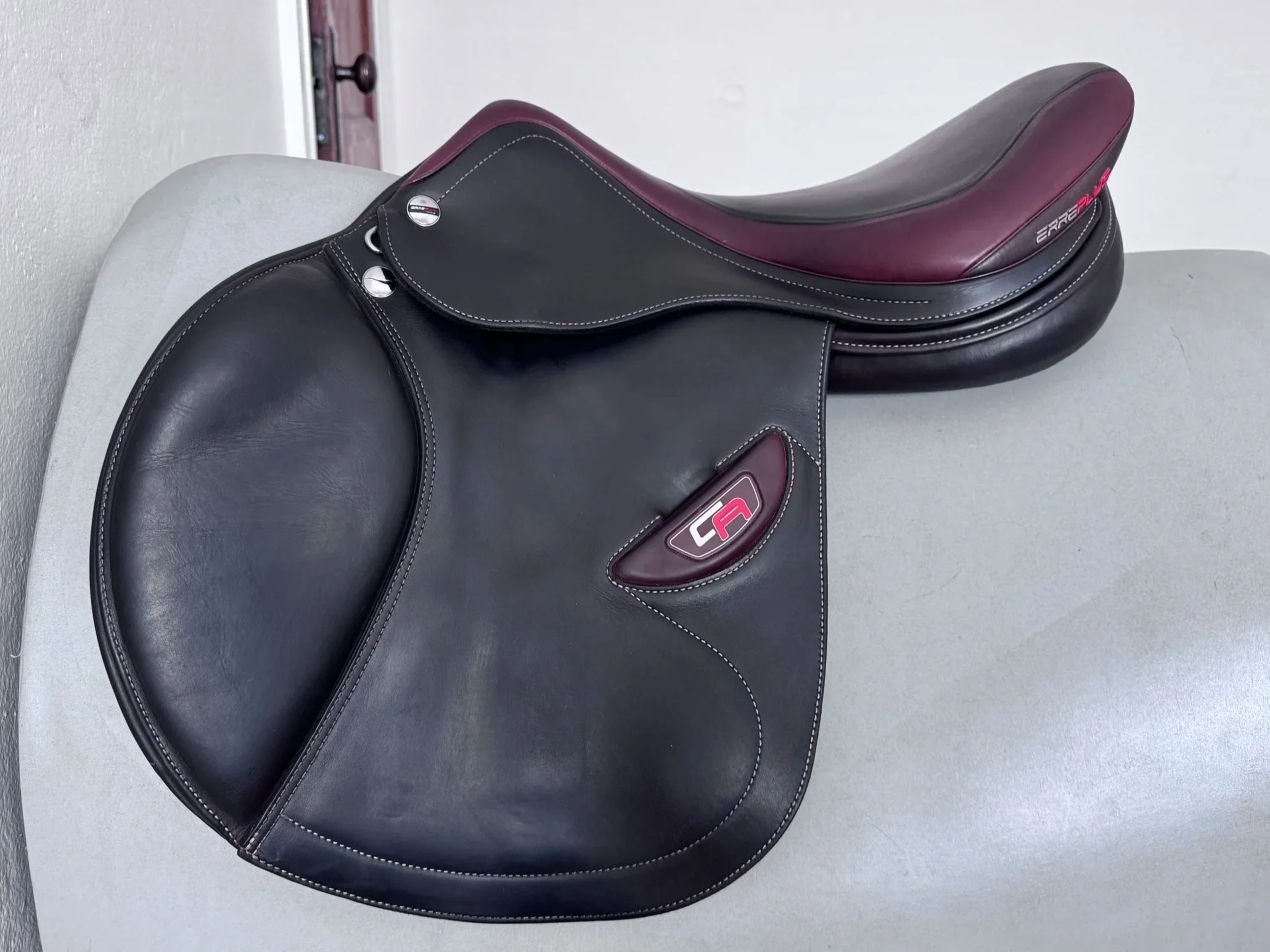 17.5" Erreplus CA Saddle - 2022 - Wool Flocked - Fully Adjustable - MINT! - Left View 2