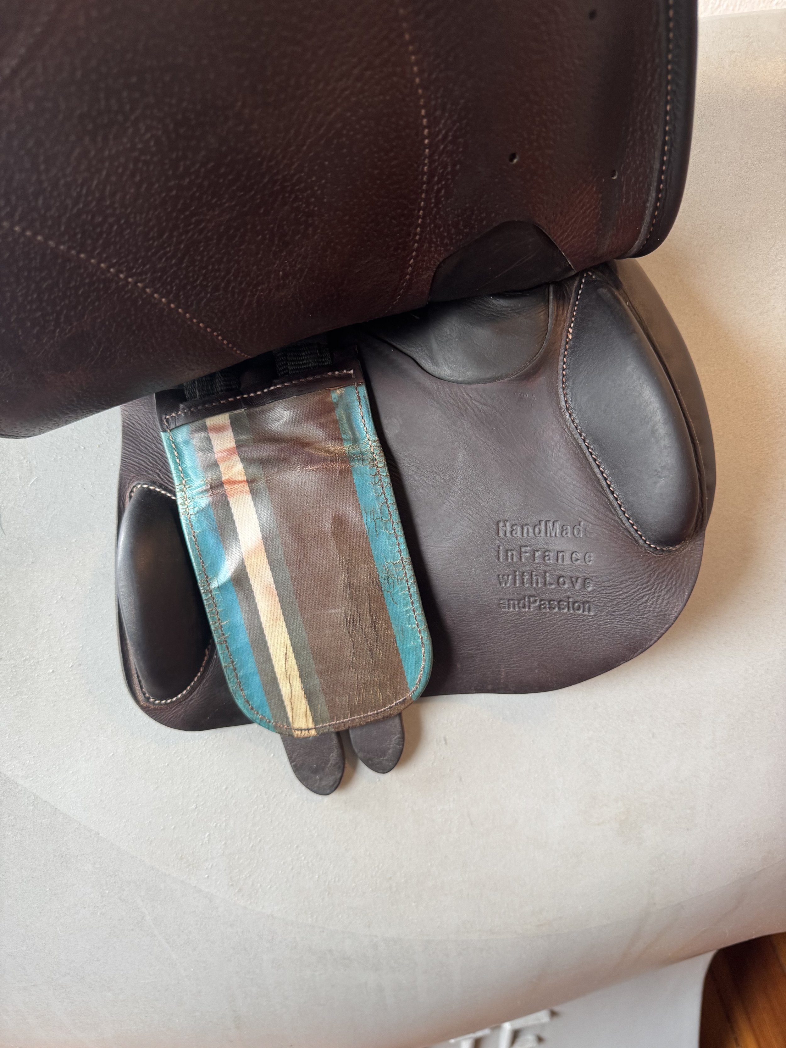 15" Voltaire Welli Saddle - Flap - Right
