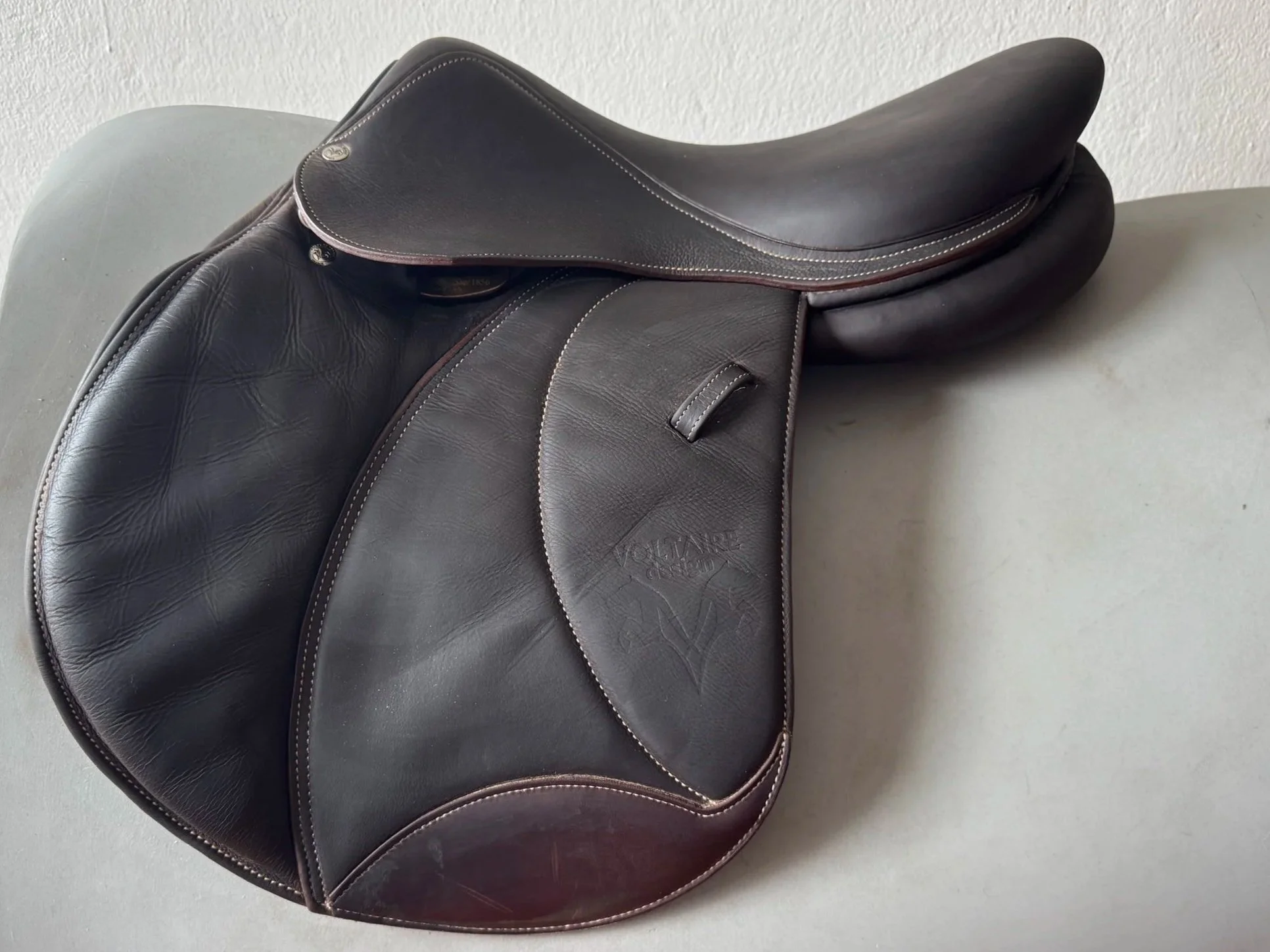 16.5" Voltaire Palm Beach Saddle 2A Full Buffalo - Left View 1