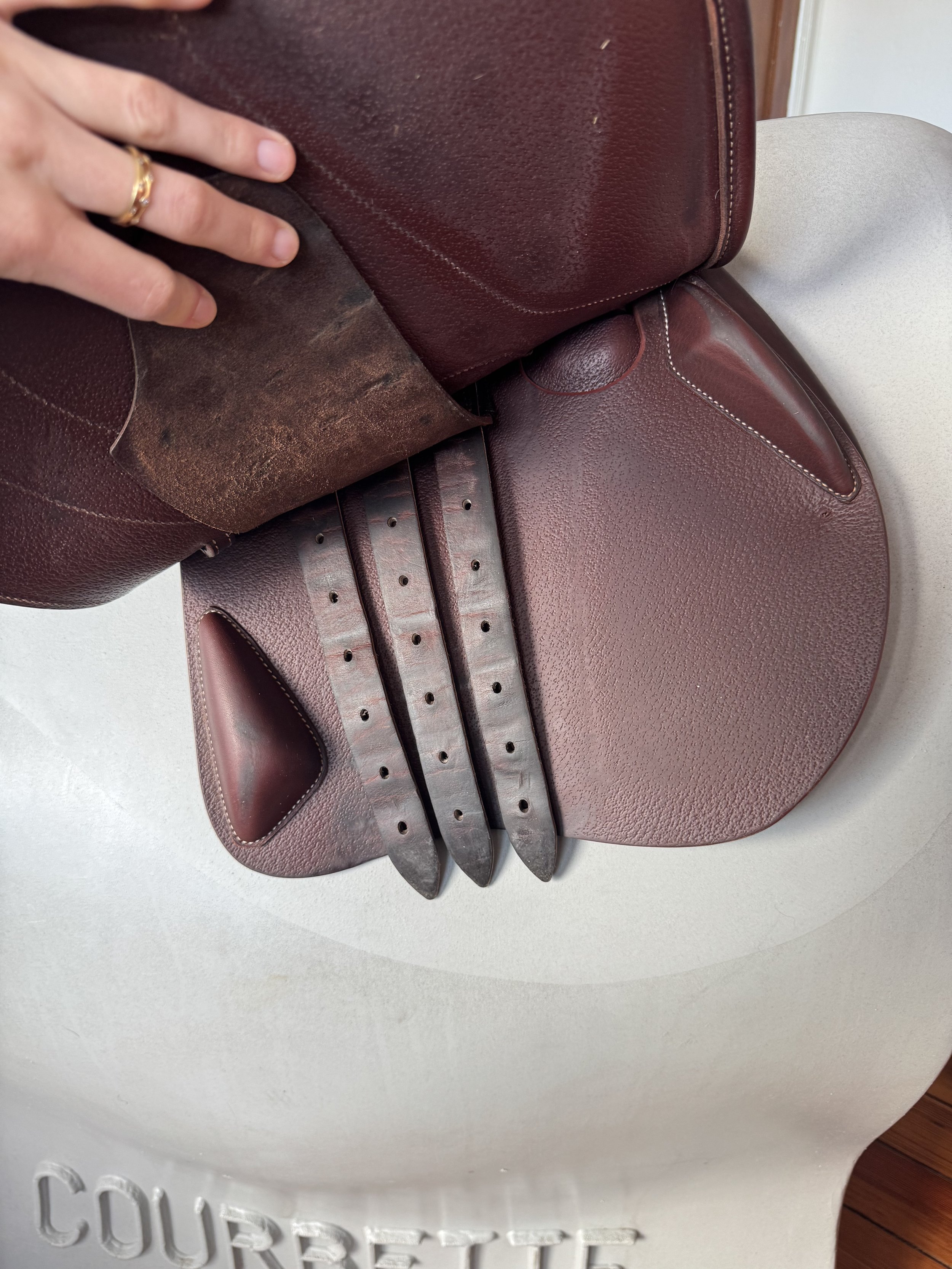 17.5" Devoucoux Biarritz O Saddle - 2020 - 2A - Full Buffalo - Right Underflap