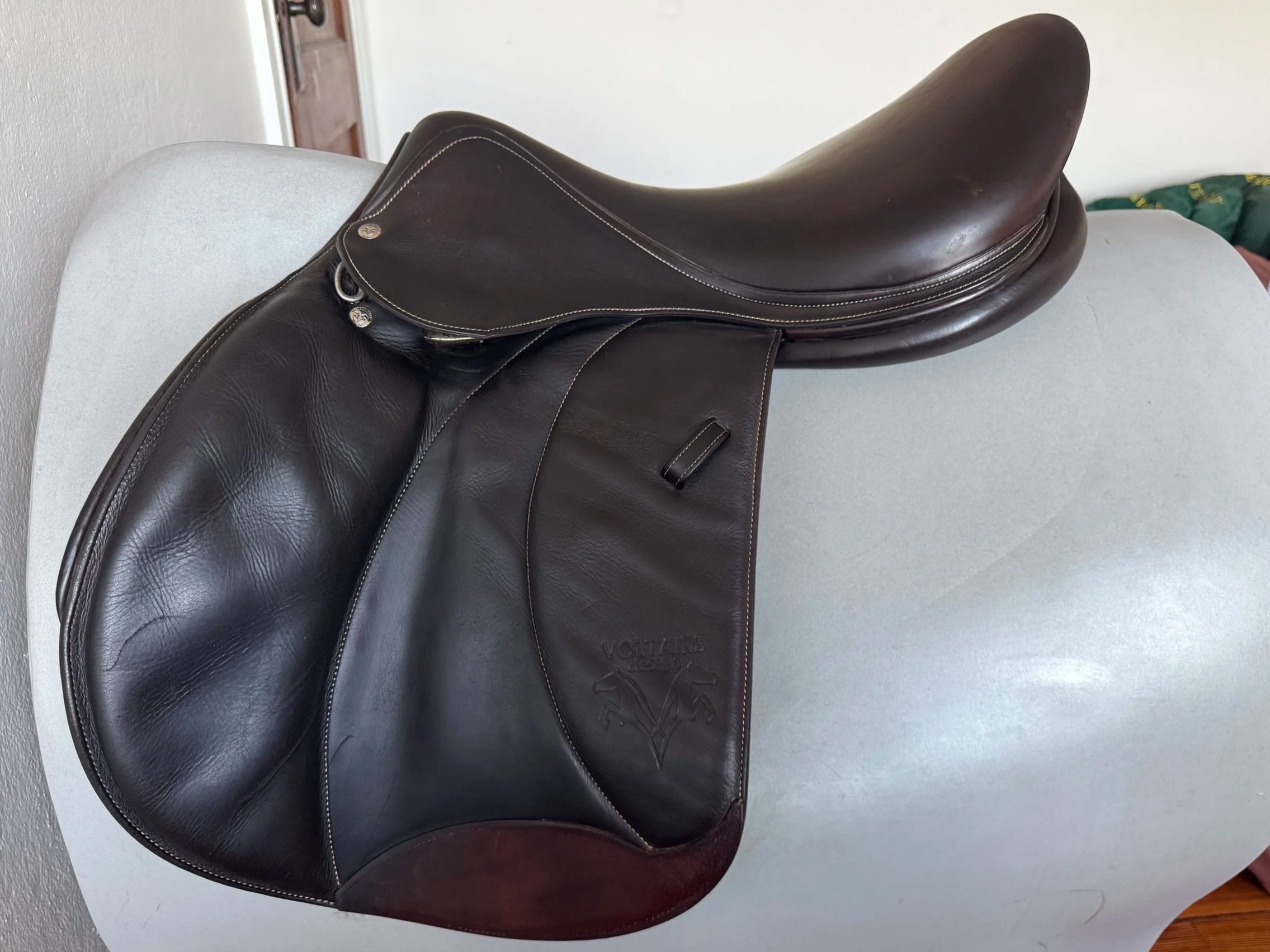 18.5" Voltaire Stuttgart PRO Saddle - 2017 - 4AAR - Full Buffalo - Left View 3