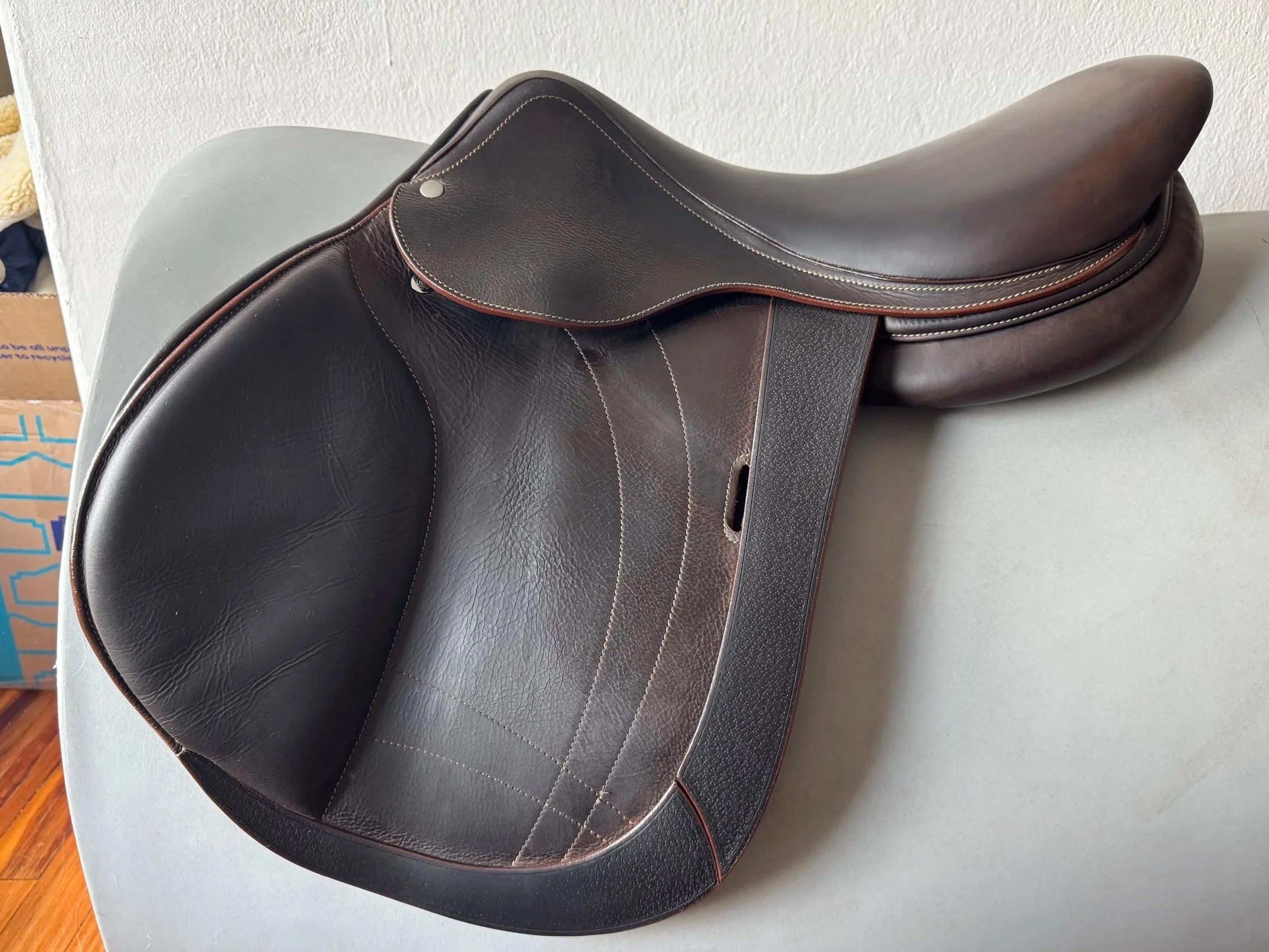 17.5" Arion Atlas Saddle - 2022 - Full Buffalo - Left View 3