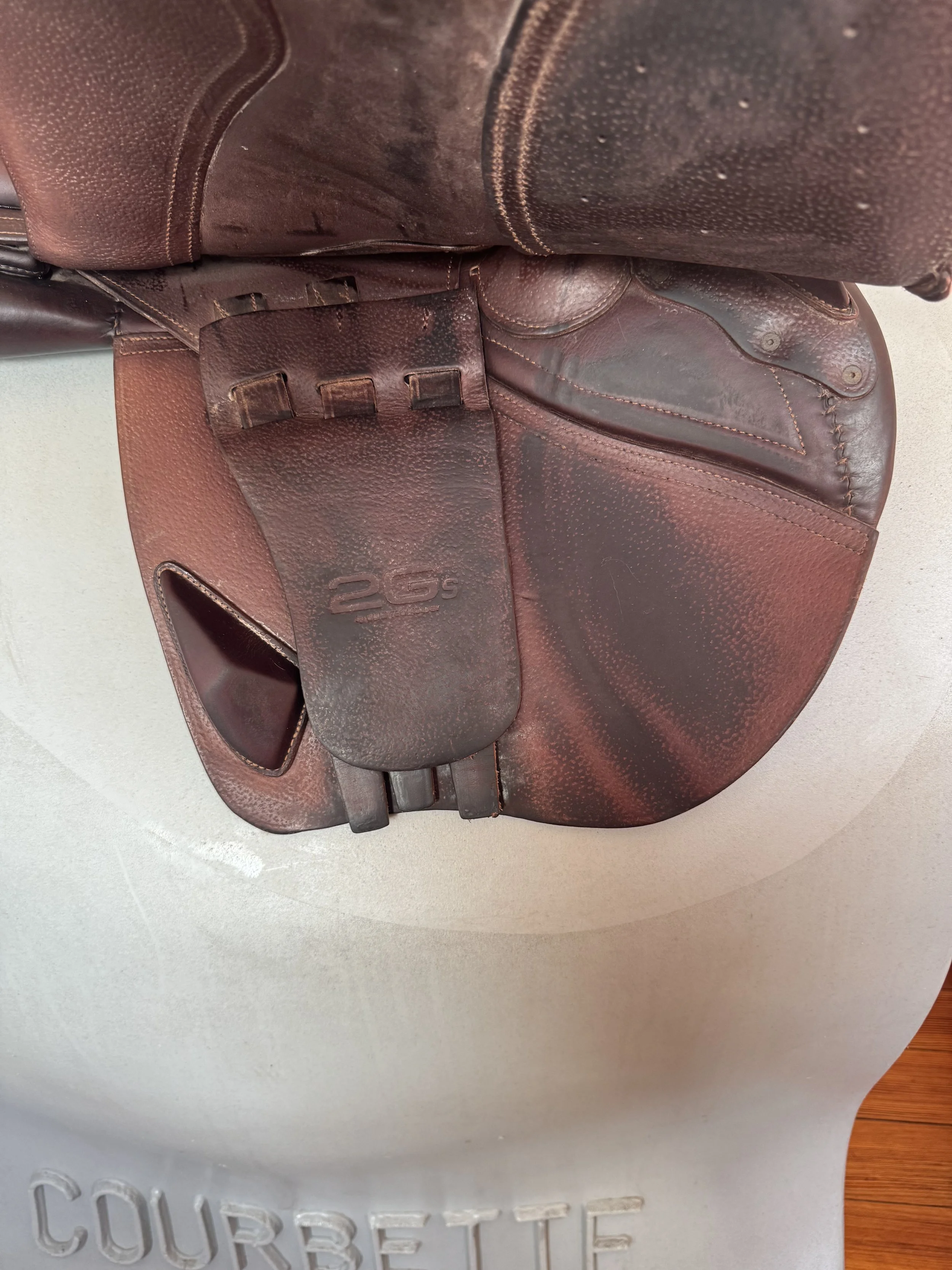 17" CWD SE25 2Gs Saddle - 2C - Grained Buffalo - Right Underflaps