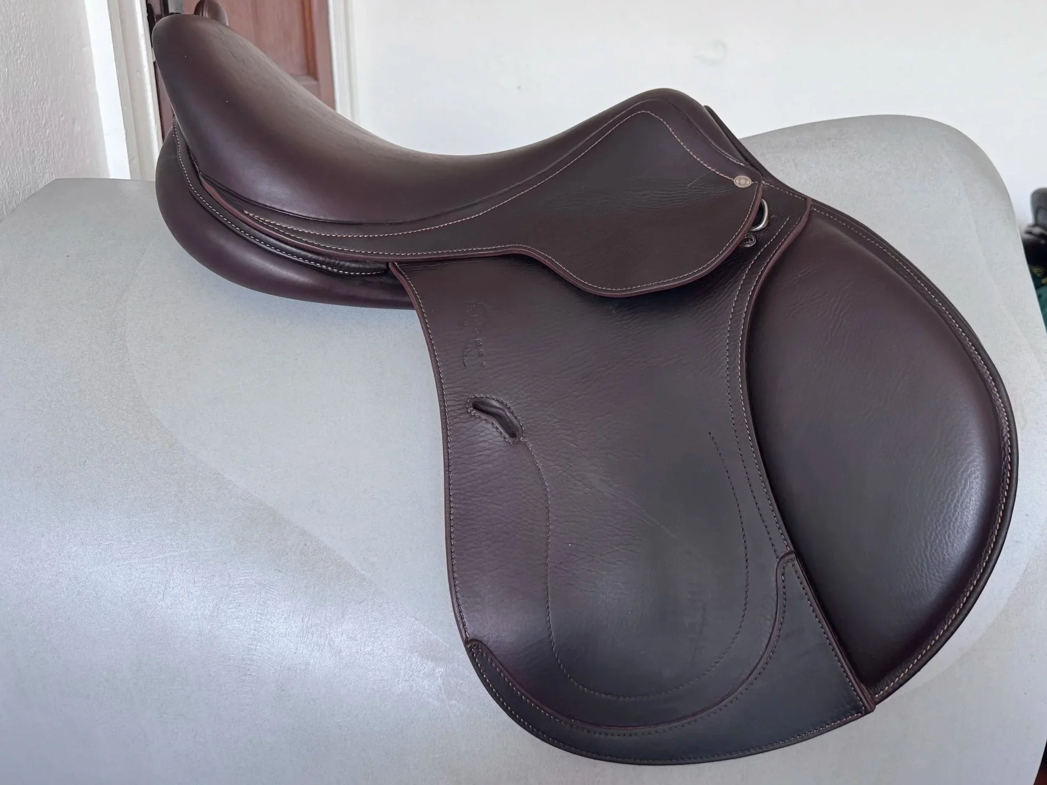 17.5" Antares Comfort 2 Saddle - 2021 - 2A - Full Buffalo - A01 WIDE Tree - Right View 4