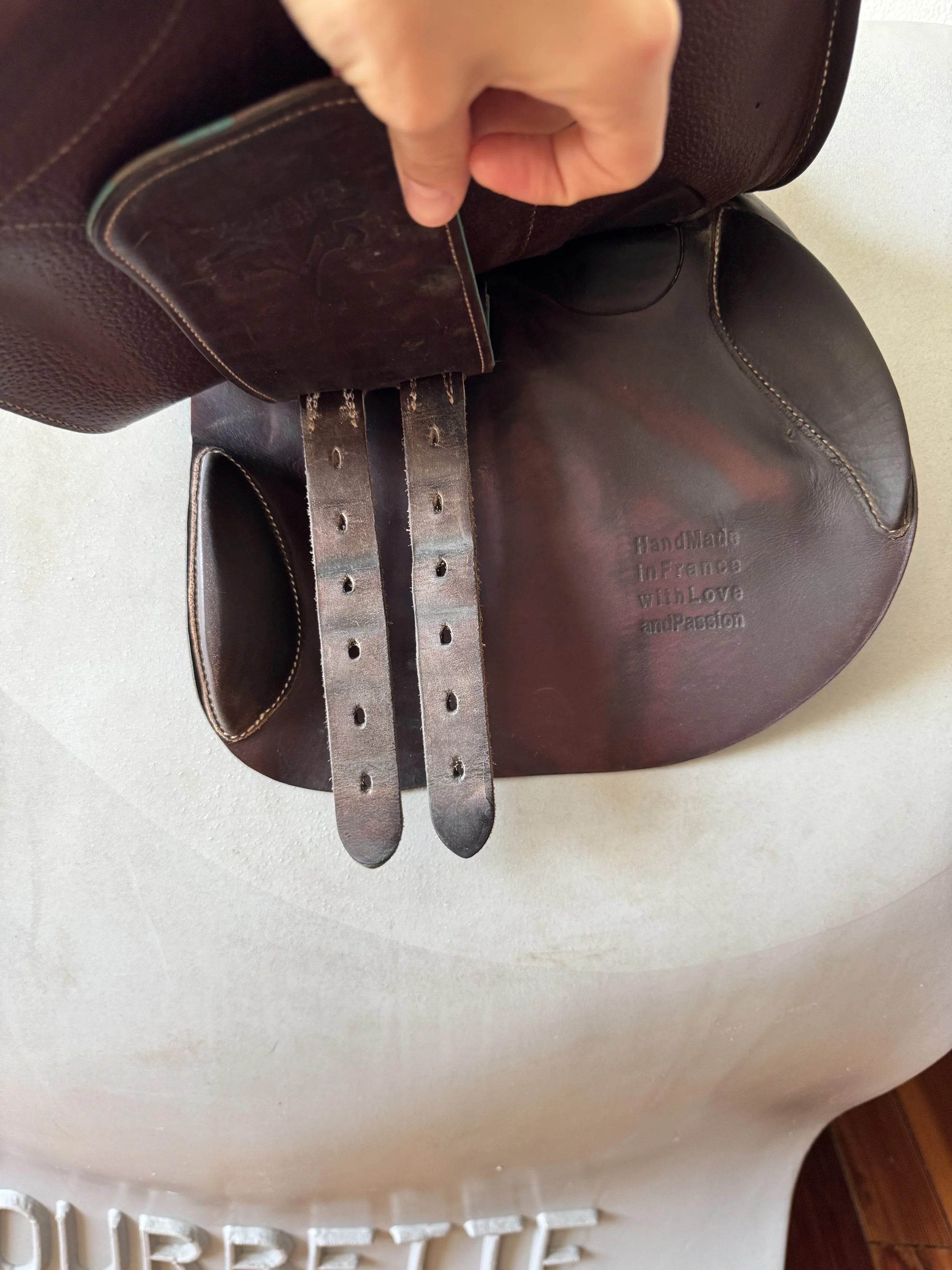 15.5" Voltaire Welli Saddle - Full Buffalo - Underflap Right Billets