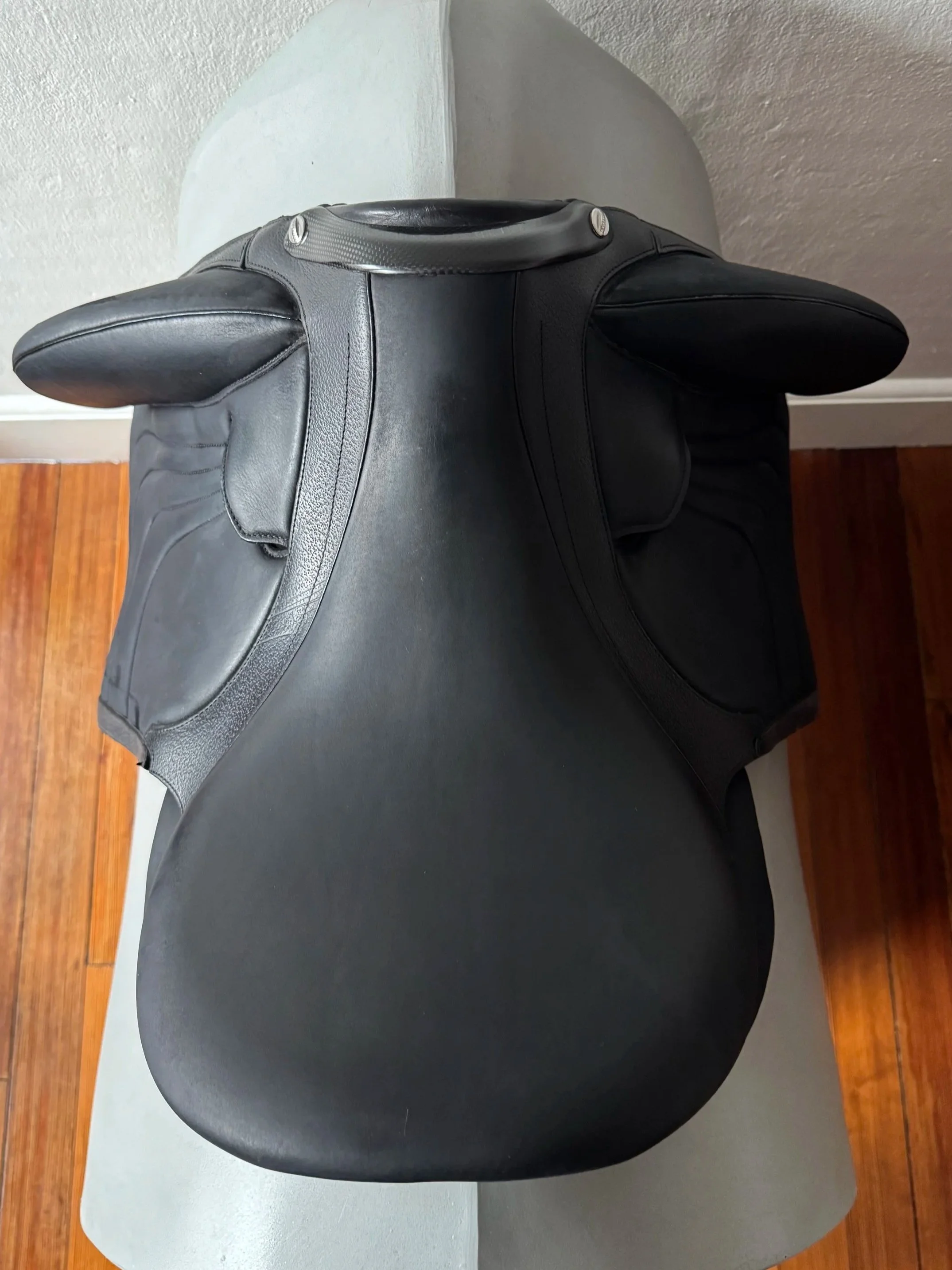 17.5" Devoucoux Makila Harmonie Dressage Saddle - 2024 - 2A - Full Buffalo - Like New - Seat 1