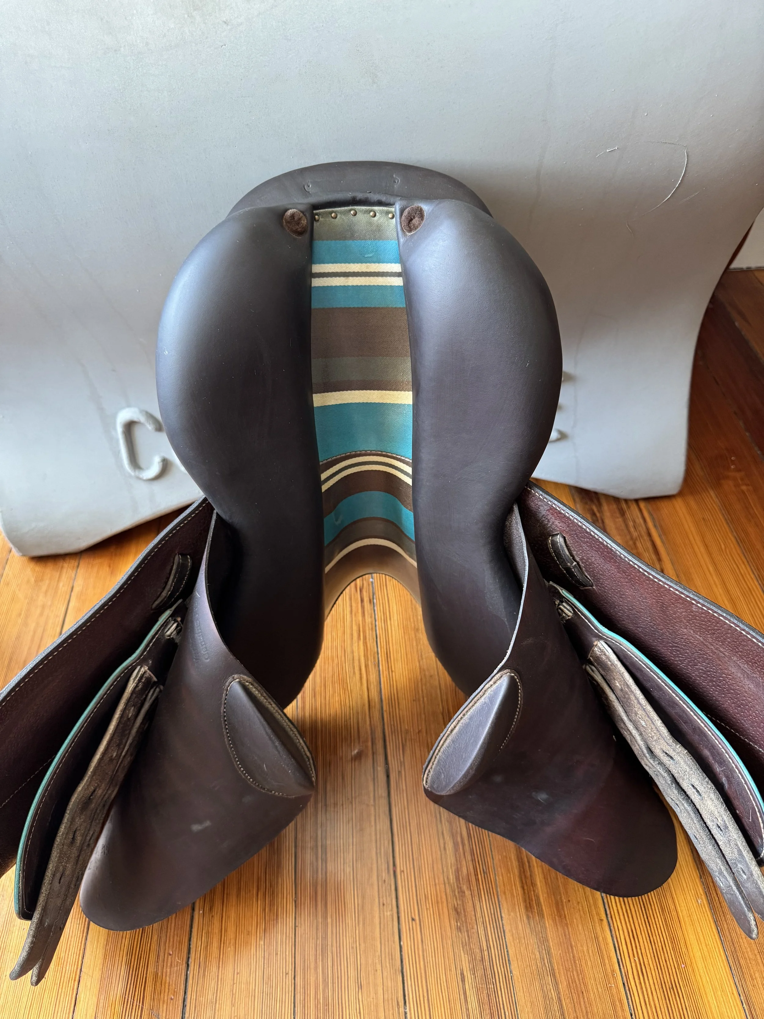 15.5" Voltaire Welli Saddle - Full Buffalo - Tree 1