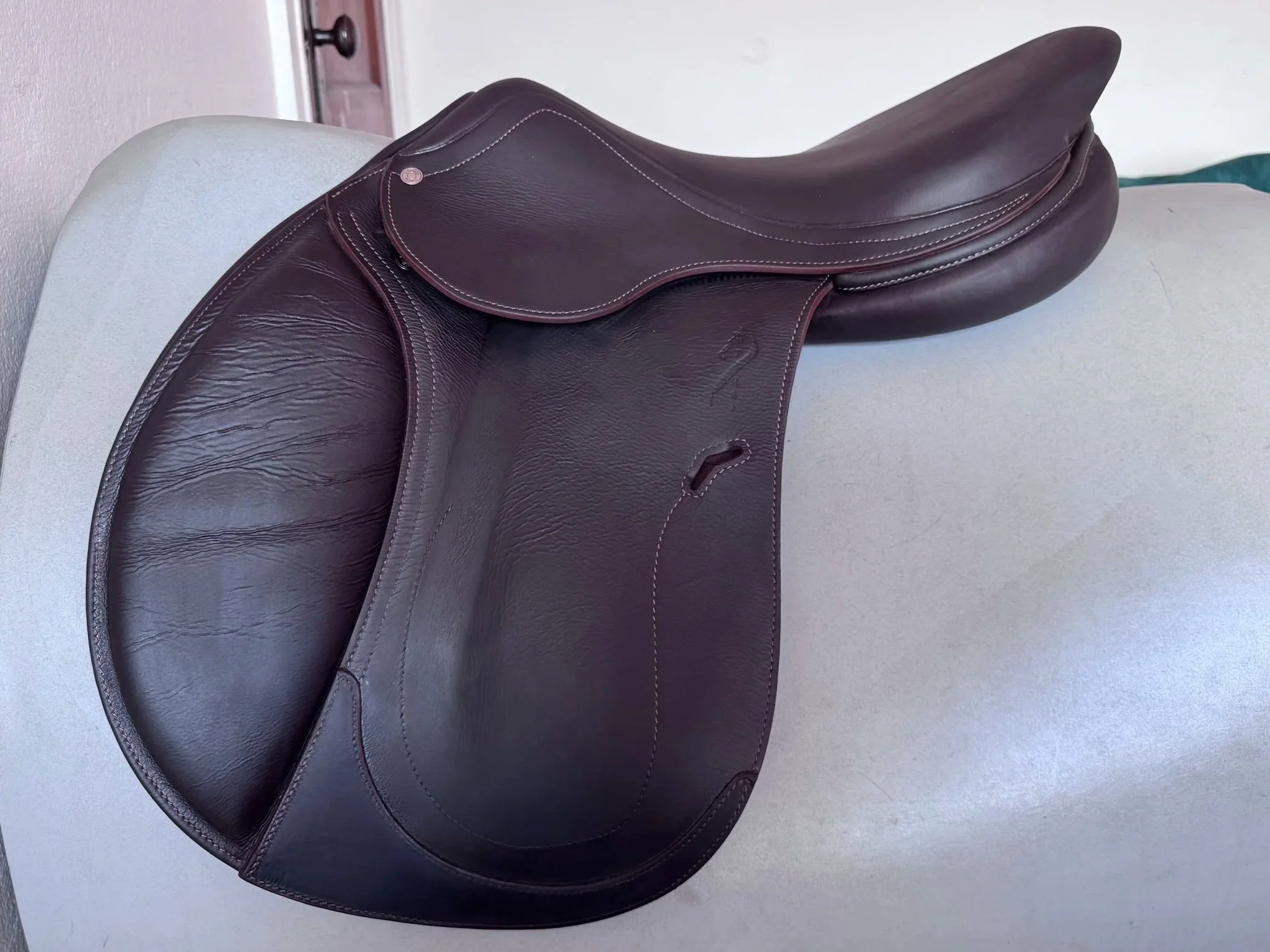 17" Antares Evolution Saddle - 2022 - 3NB - Full Buffalo - A01 WIDE - Left View 1