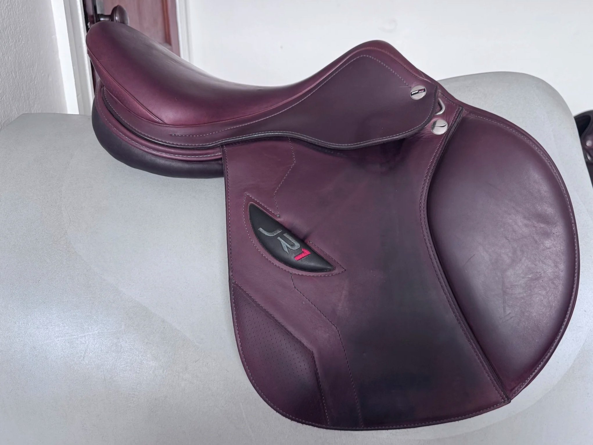 17.5" Erreplus JR1 Saddle - SL Panels - Full Bull - Wool Flocked & Fully Adjustable - Right View 4