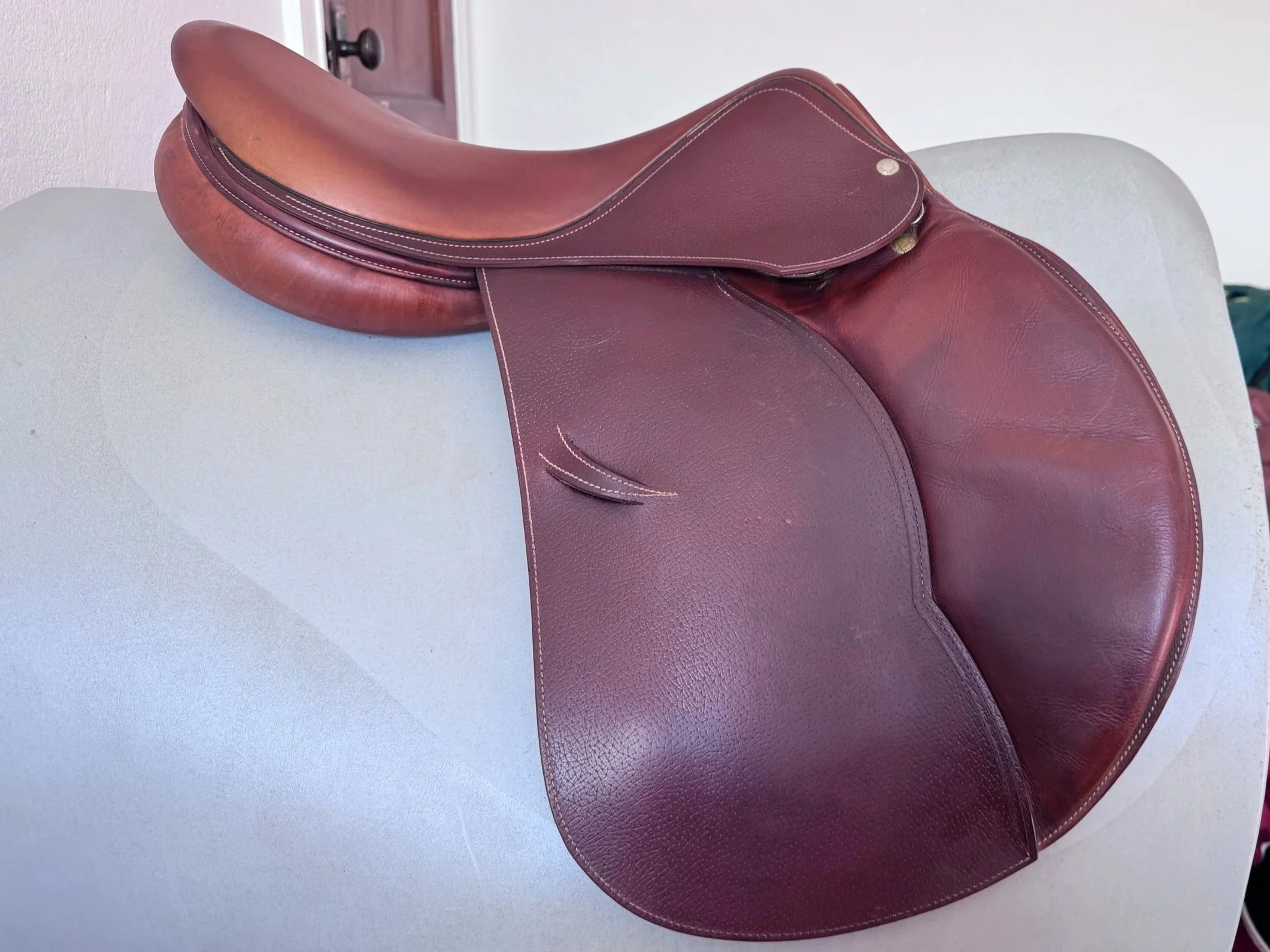 17.5" Devoucoux Oldara Saddle - 4A - Integrated Panels - Grain / Calf - Right View 3