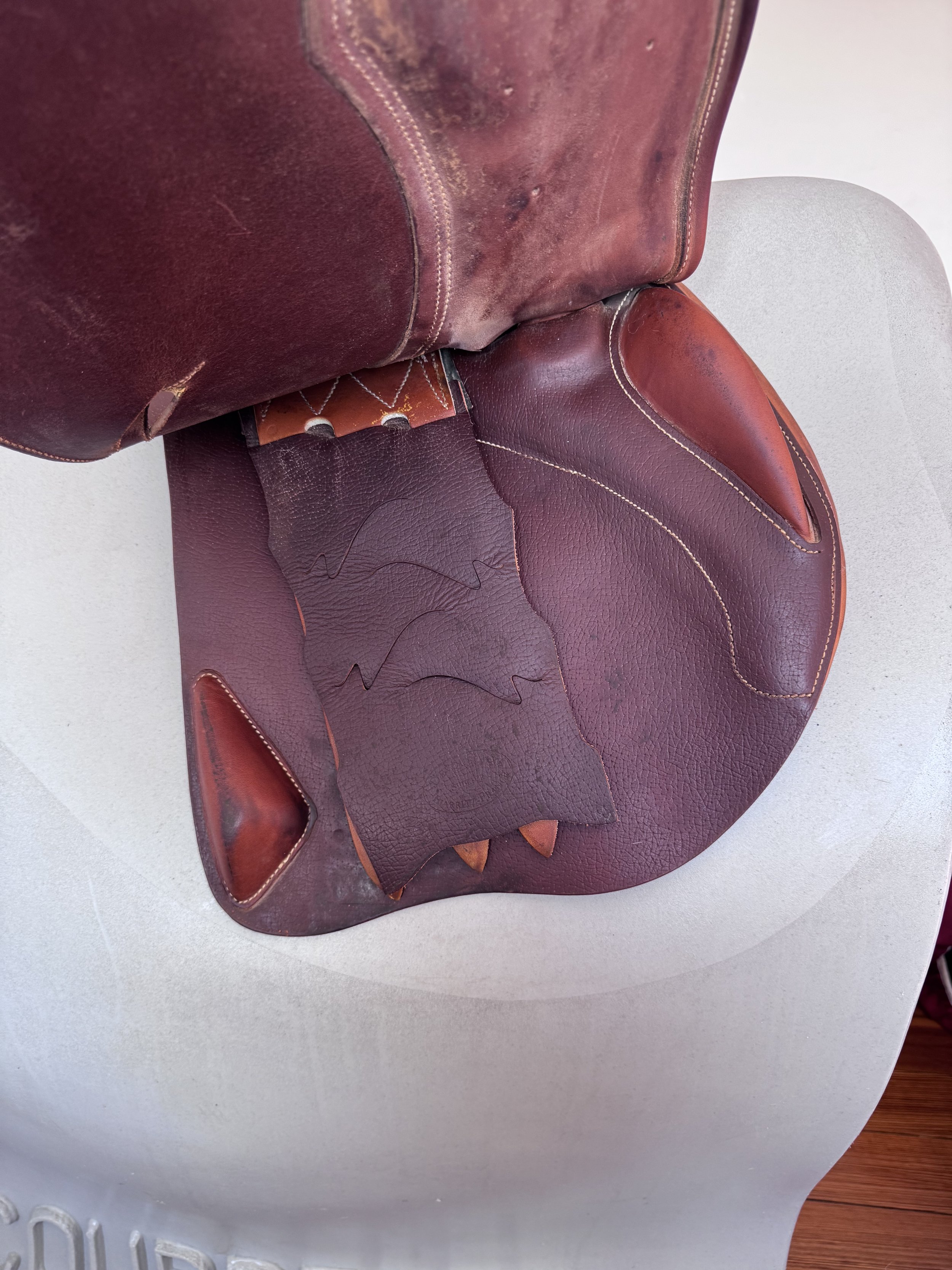 17.5" Devoucoux Oldara Saddle - 4A - Integrated Panels - Grain / Calf - Right Underflap